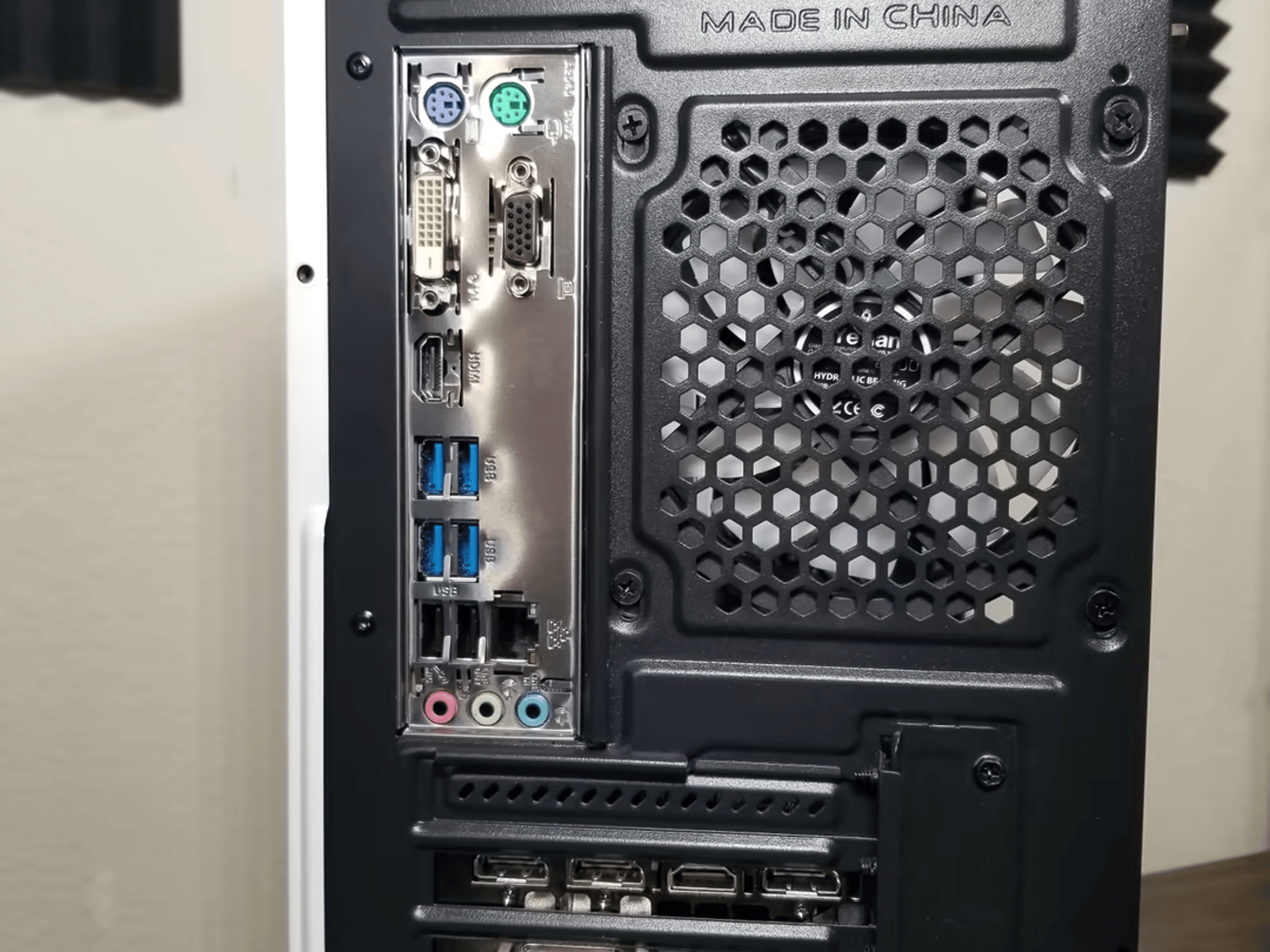 AMD Ryzen 5 2600 // EVGA GeForce GTX 1060 // Corsair LPX 16GB 3000MHz