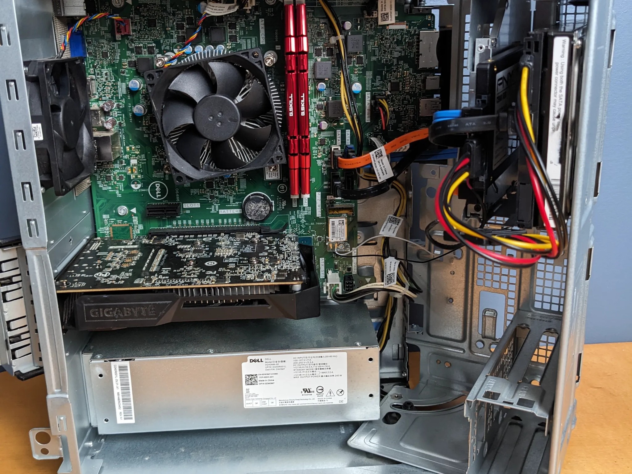 Budget Light Gaming PC - Luz Veloz - i5-7400 - RX 550 2GB - 8GB DDR4 - 1TB SSD/HDD