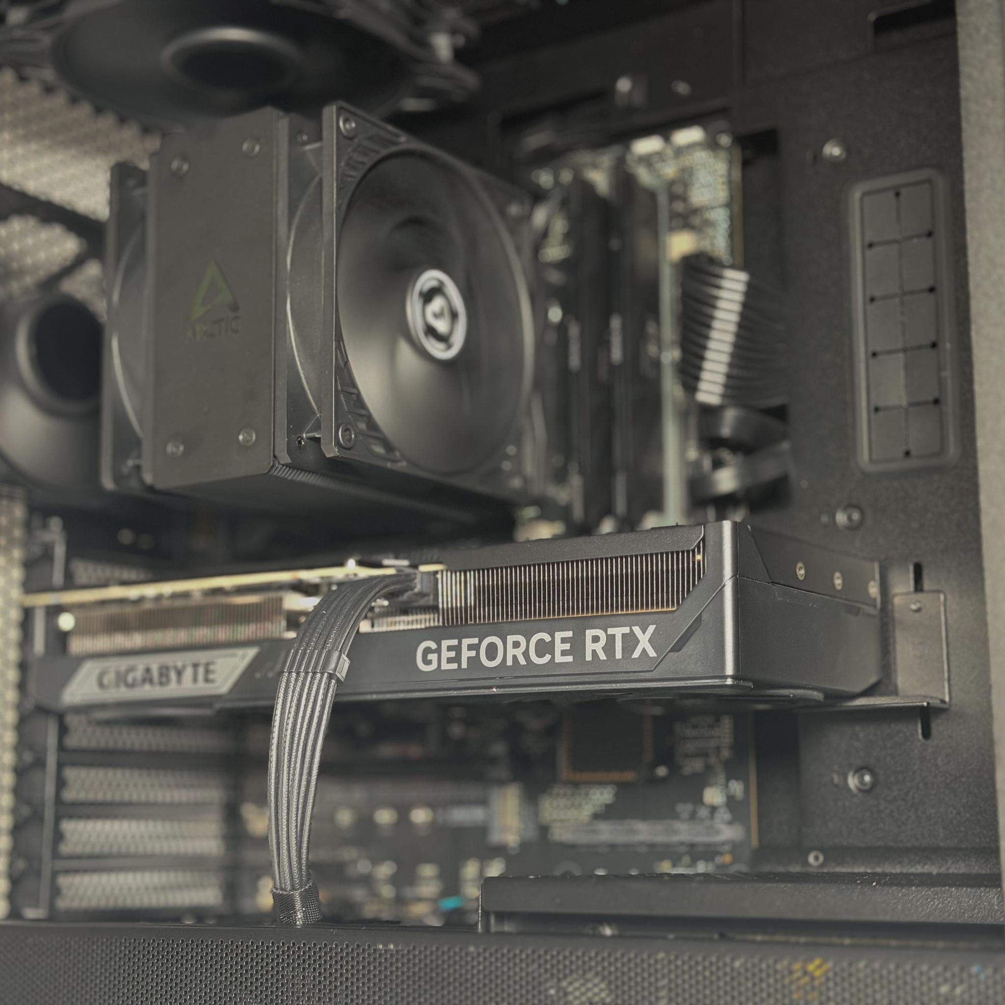 Stealth Pro — RTX 5080 | Ryzen 7800X3D | 32GB DDR5 | Quiet High-End Gaming PC (2TB)