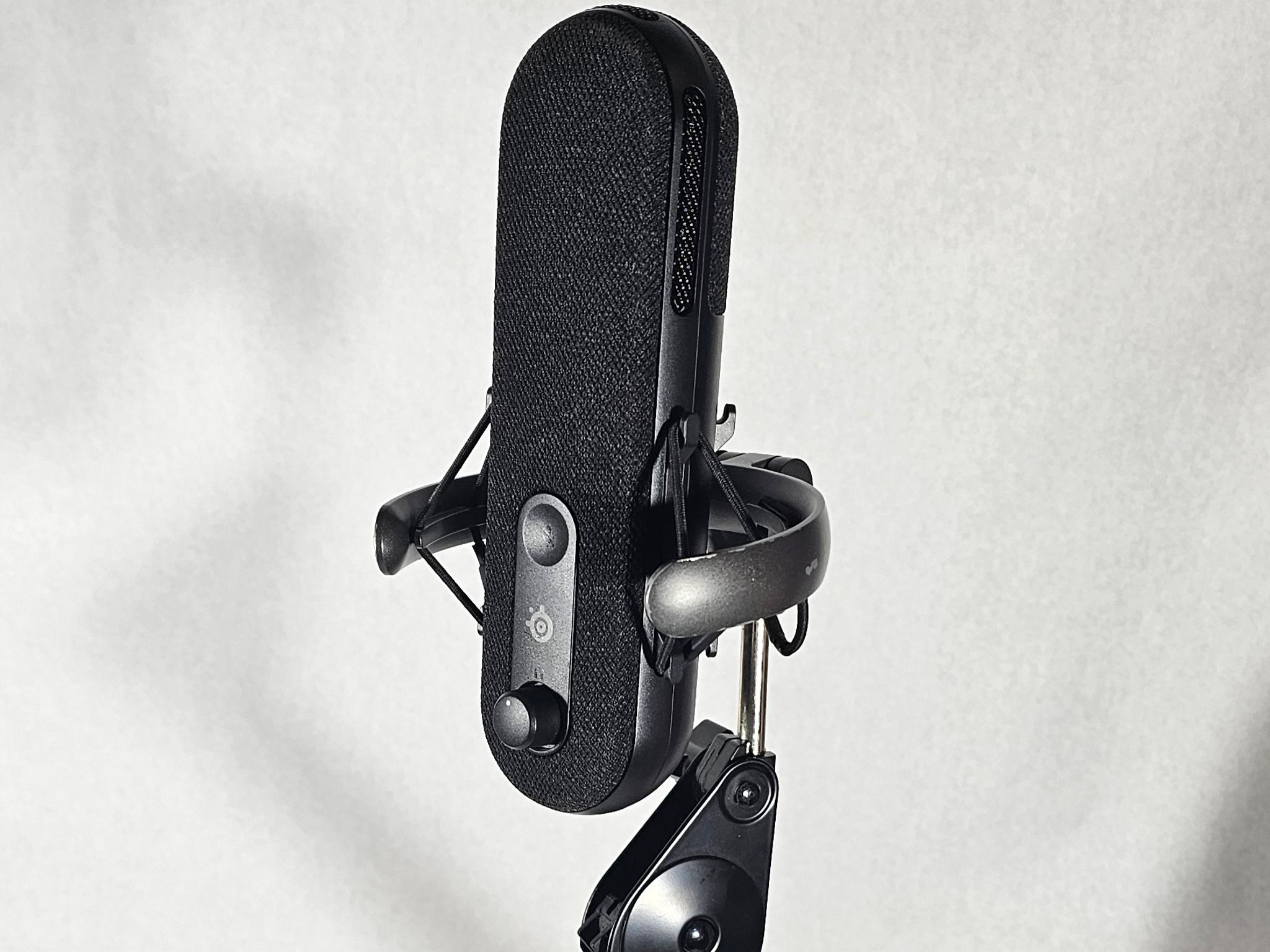 SteelSeries Alias Microphone and Samson MBA38 Arm Stand Clamp