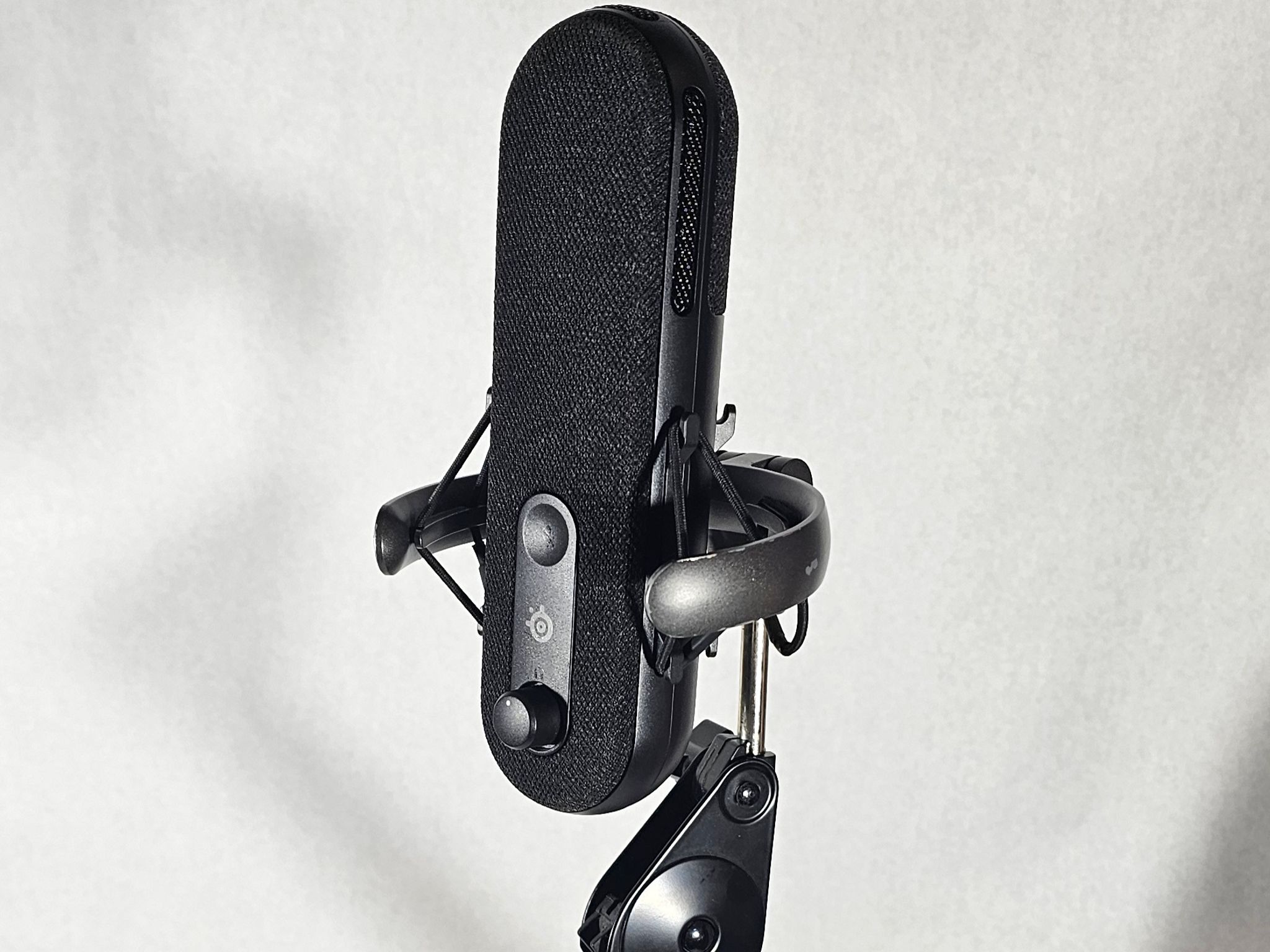 SteelSeries Alias Microphone and Samson MBA38 Arm Stand Clamp