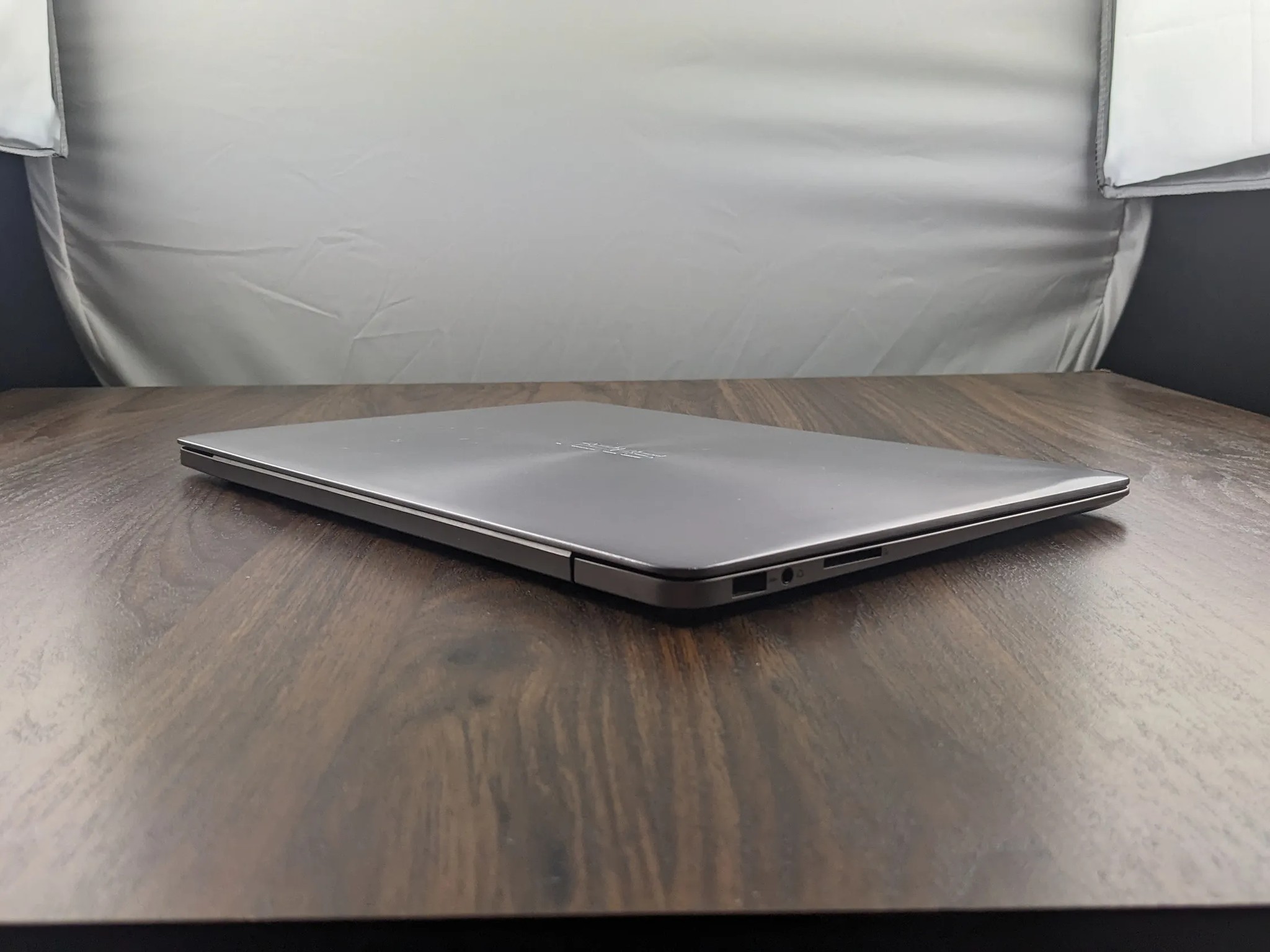 ASUS Zenbook UX330u 1080p 13.3" i5-7200u 256GB SSD 8GB DDR4 1867mhz Ultrabook