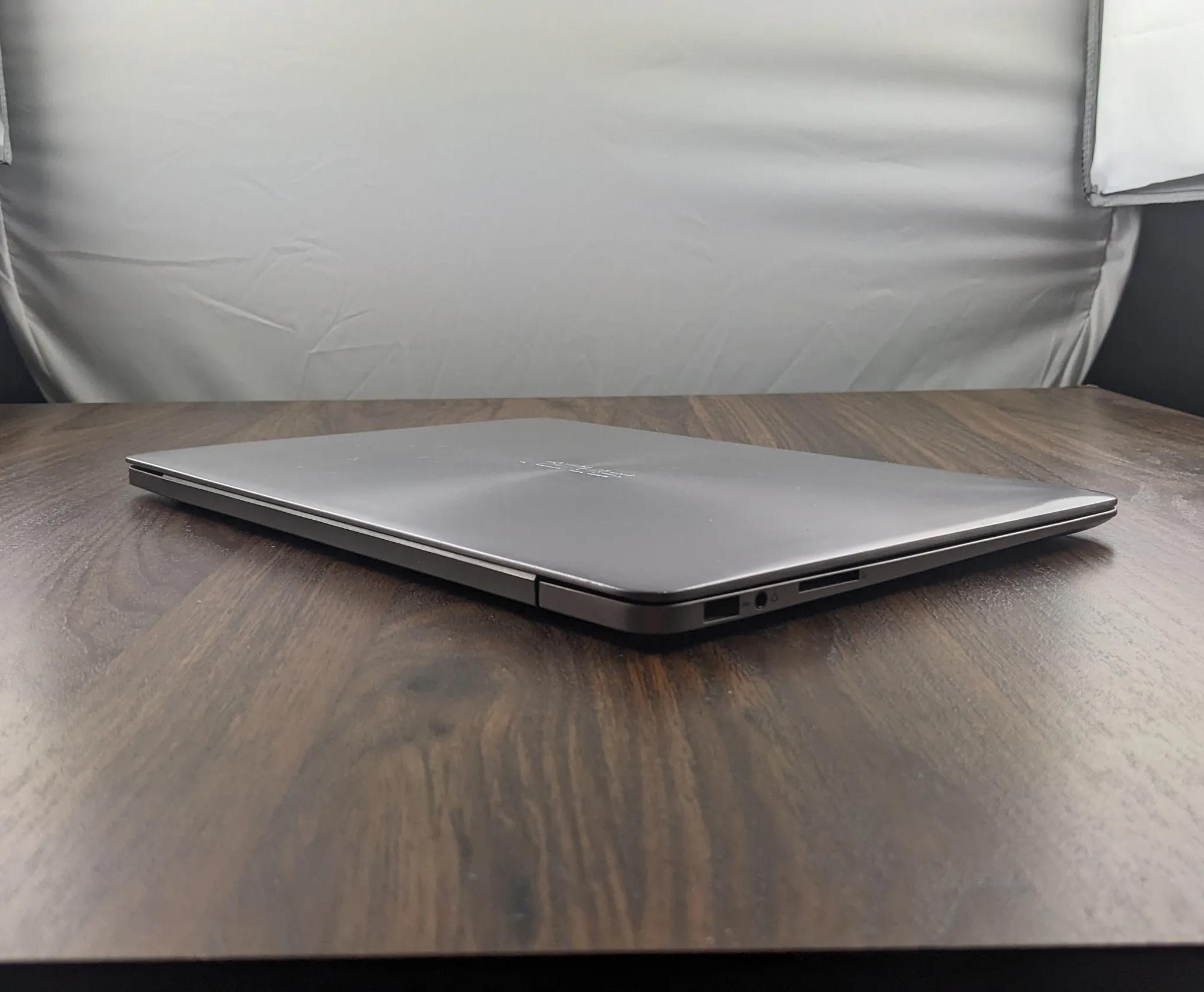 ASUS Zenbook UX330u 1080p 13.3" i5-7200u 256GB SSD 8GB DDR4 1867mhz Ultrabook