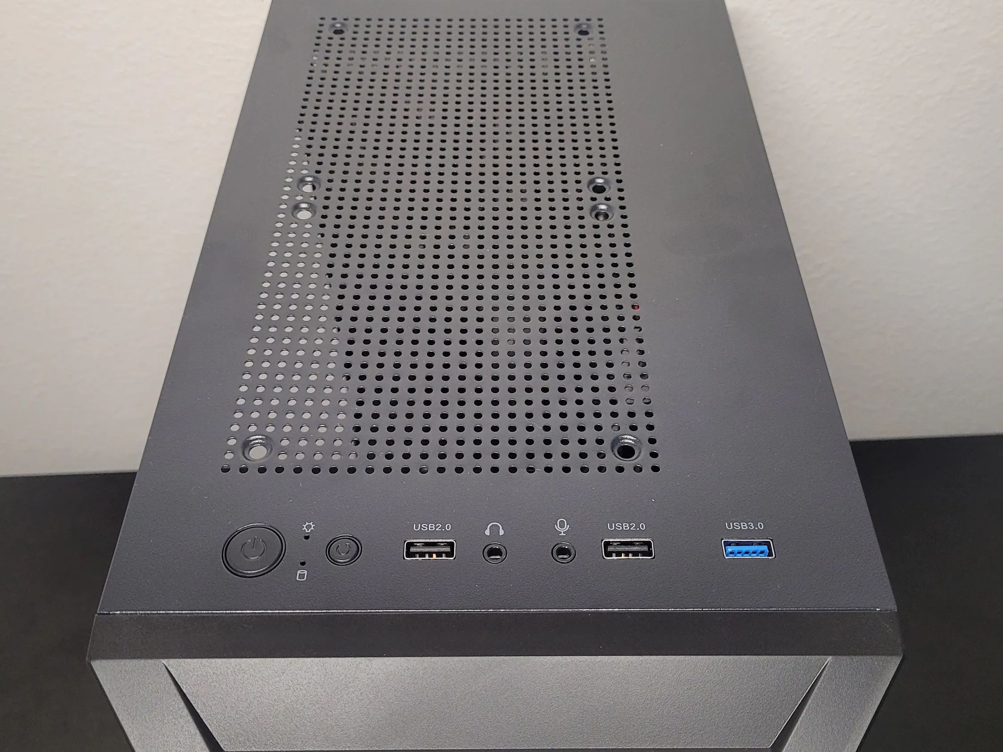 Budget Gaming PC // Xeon (12core, 24thread) // 1660 Super // 1TB SSD // 16GB DDR4