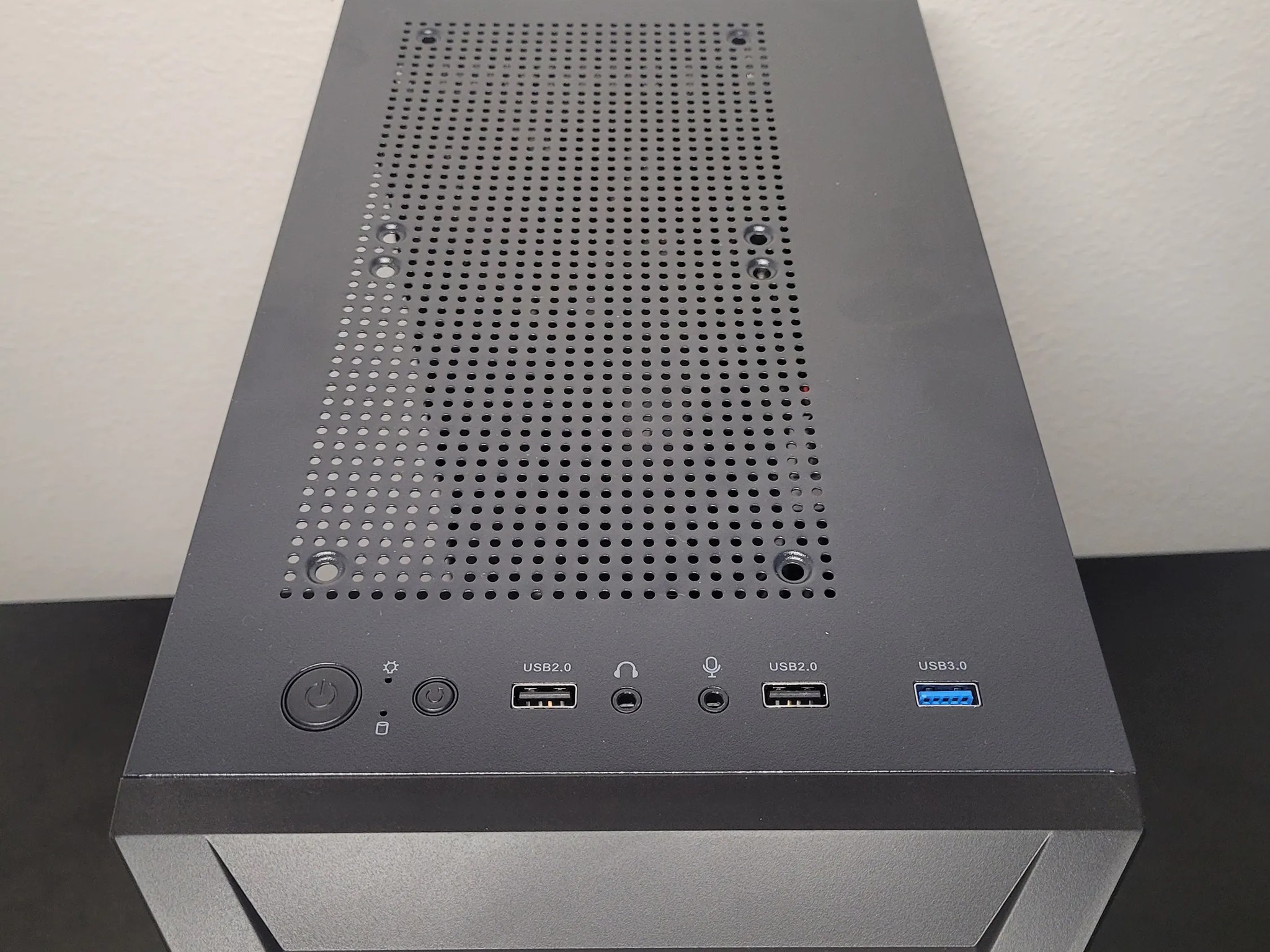 Budget Gaming PC // Xeon (12core, 24thread) // 1660 Super // 1TB SSD // 16GB DDR4
