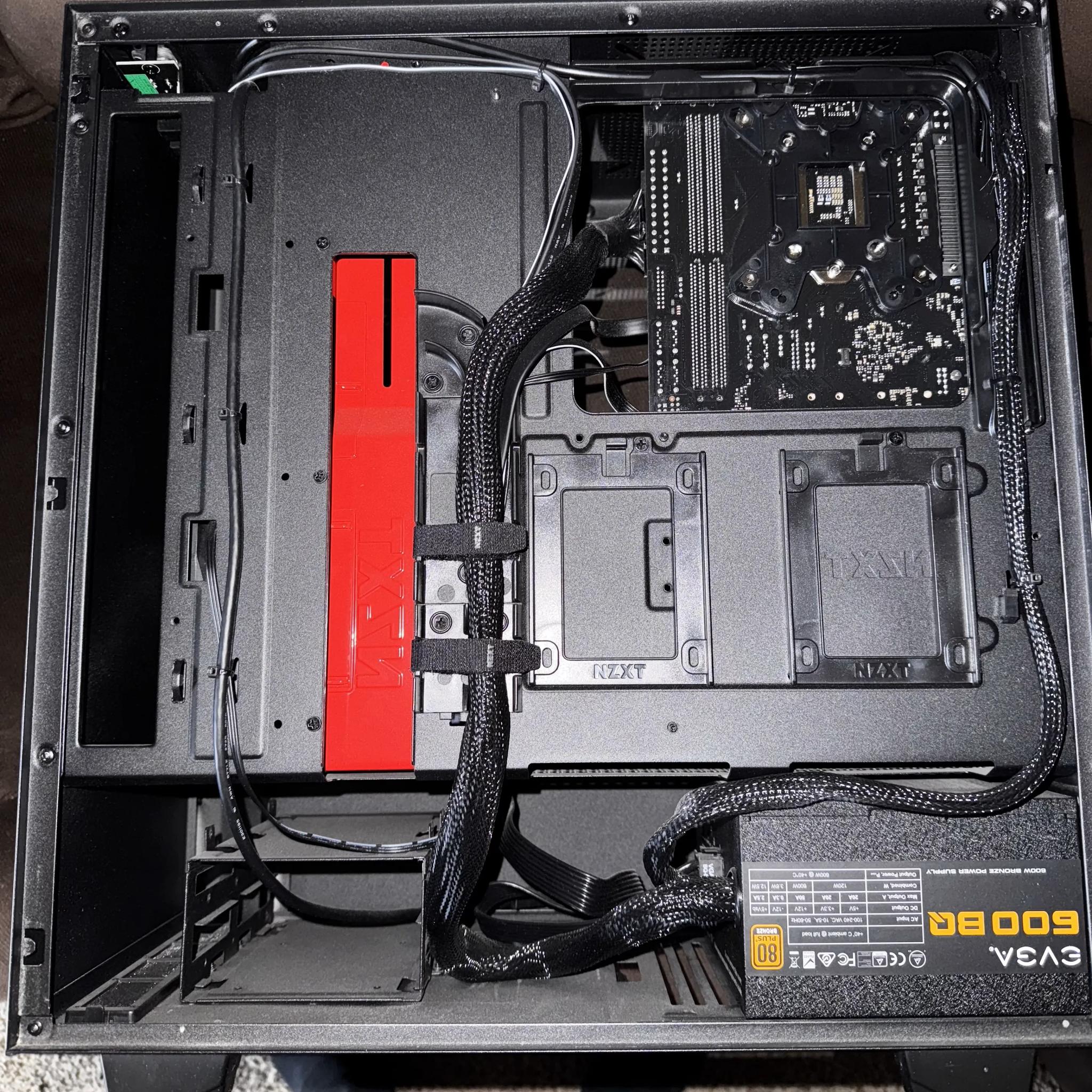 Gaming PC - 2070 Super, Intel i5-9600k, 16 GB RAM 3000 MHz, Intel 660p 1TB SSD