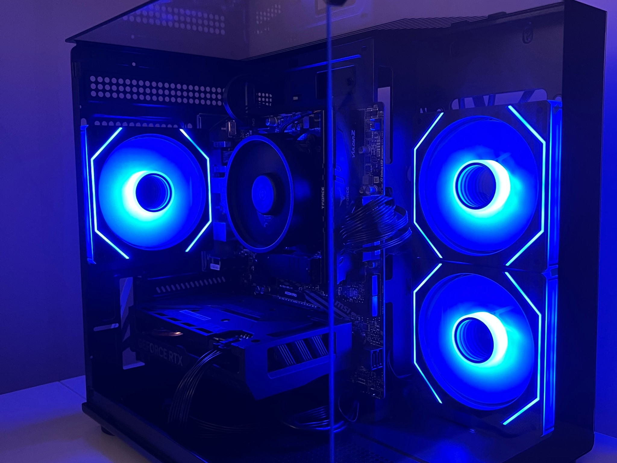 | RTX 4060 | ryzen 5 5500 | 16gb ddr4-3200mhz | 1tb nvme ssd | 1440p/4k gaming mid ranged