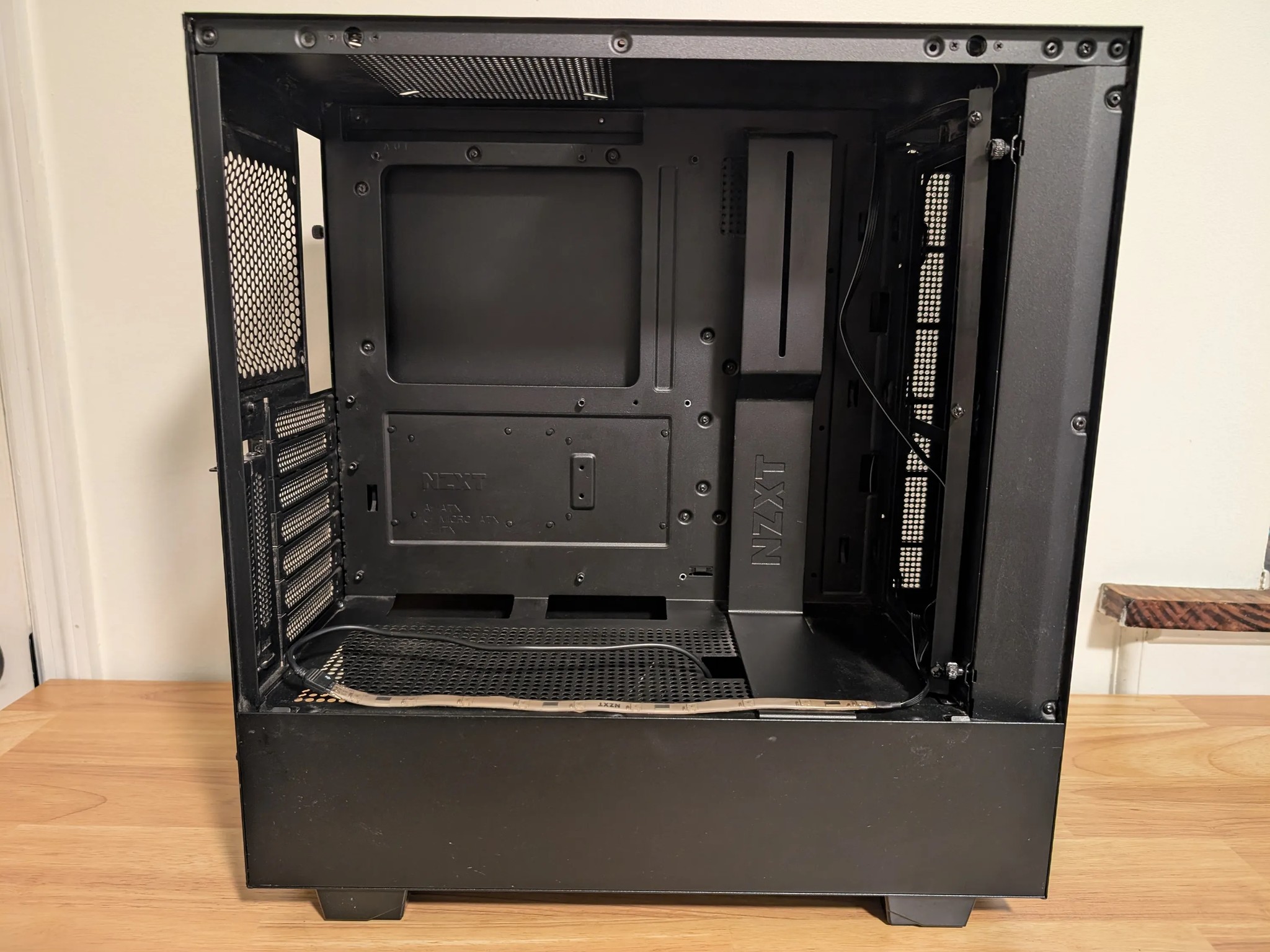 NZXT H500i mid-tower case