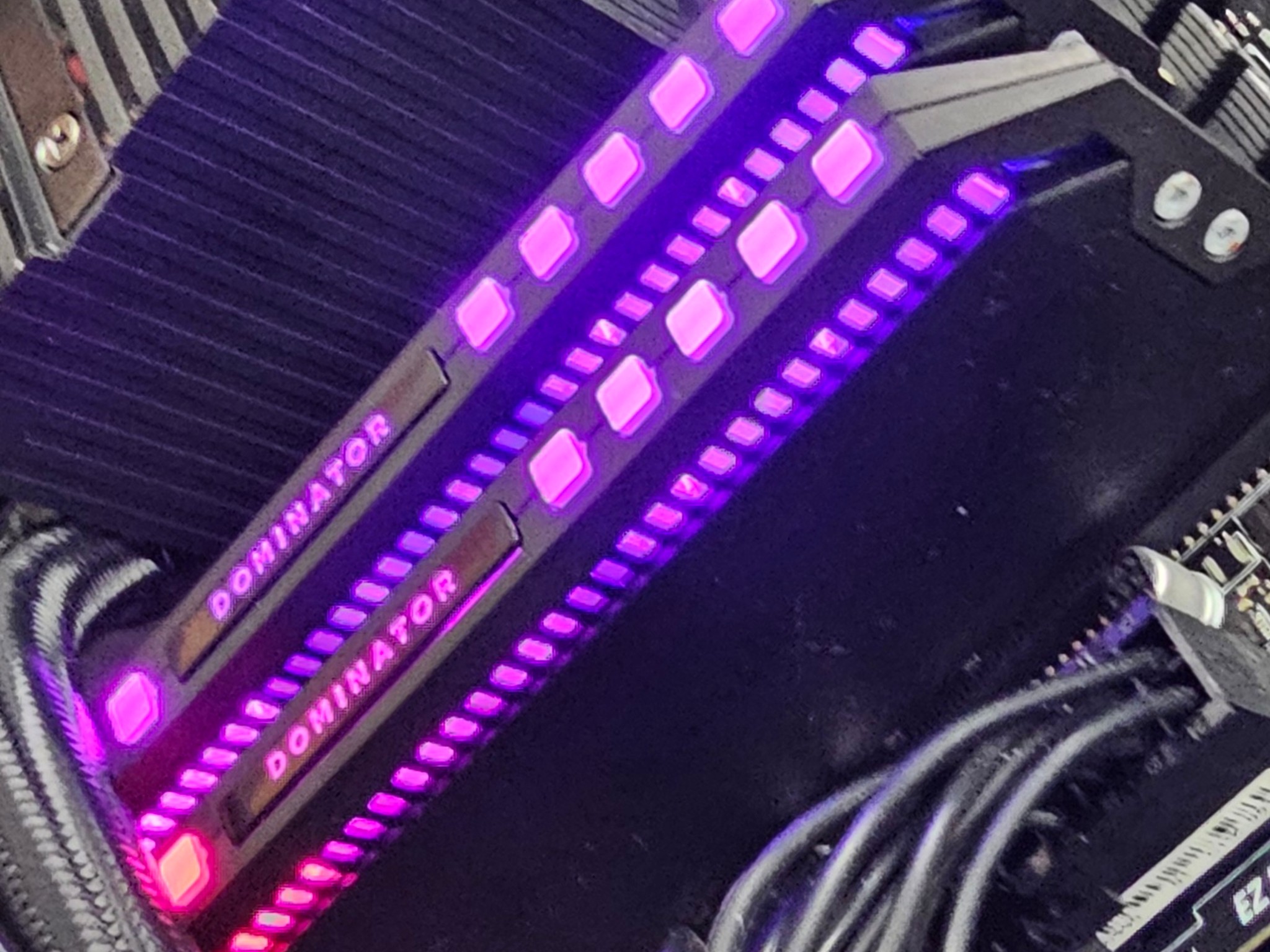64GB DDR4 (2x32GB) CL16 3200MT/s Corsair Dominator Platinum