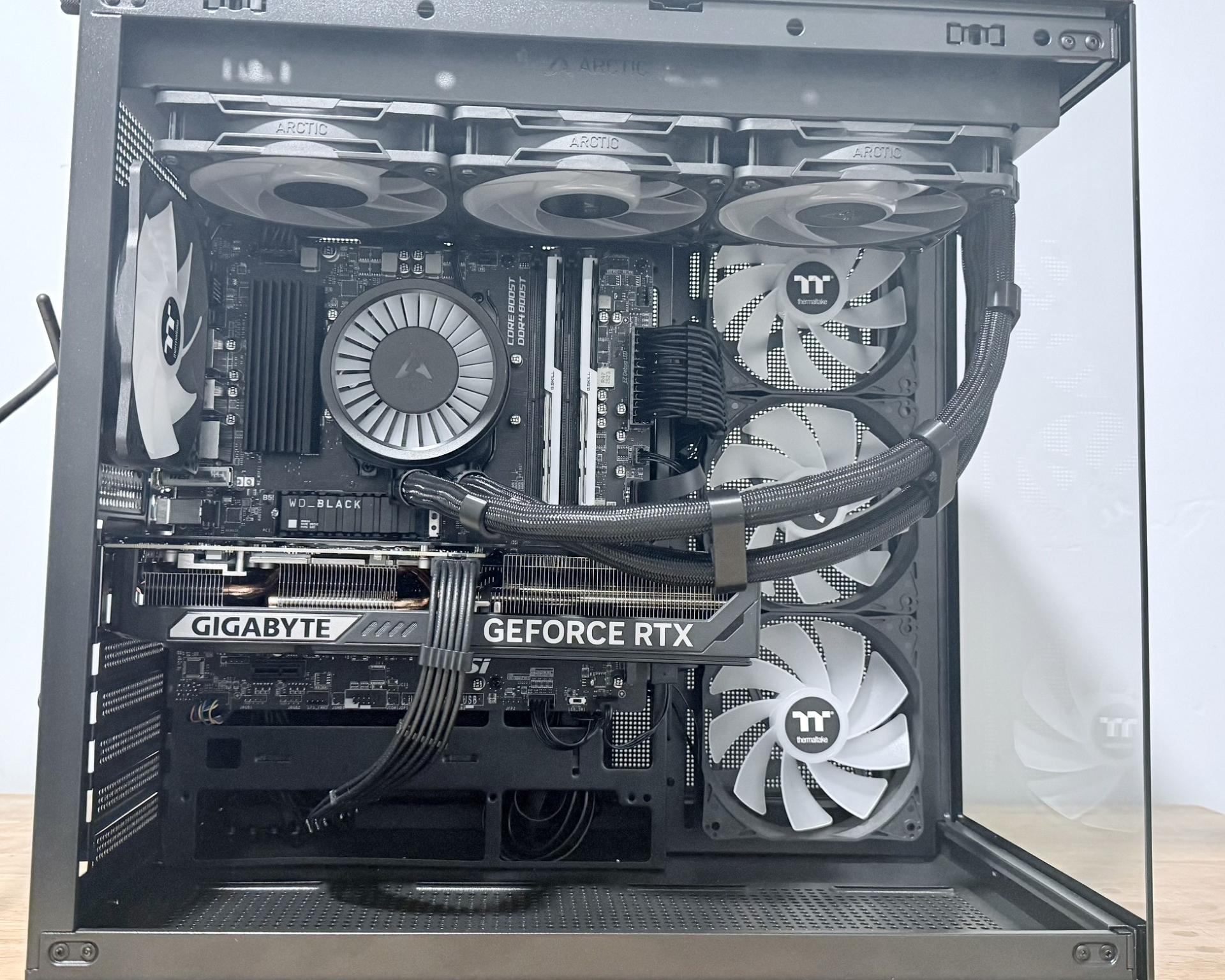 Thermaltake 380 RTX 5070 OC 12GB