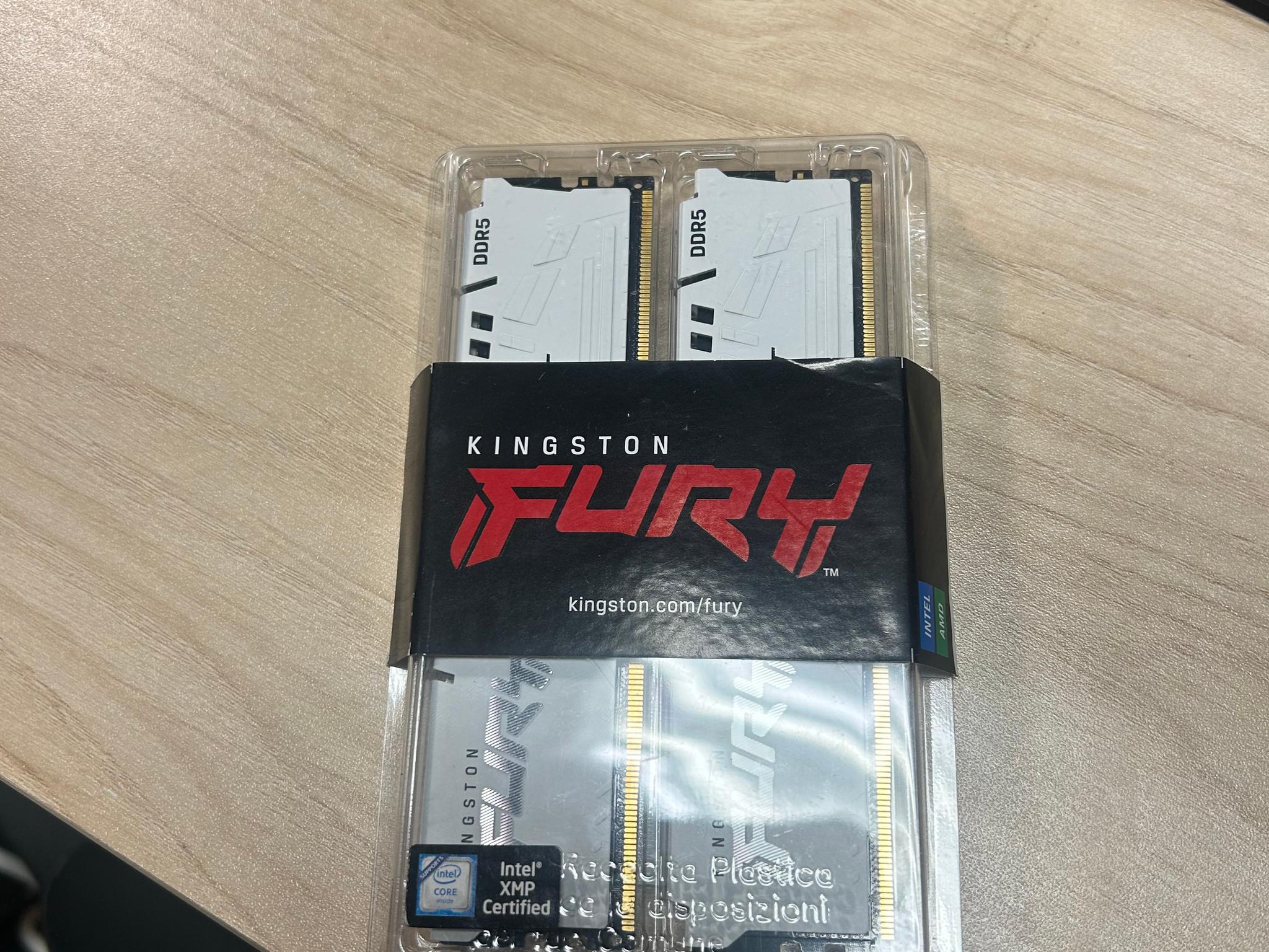 64 GB White Kingston Fury Beast DDR5 Ram