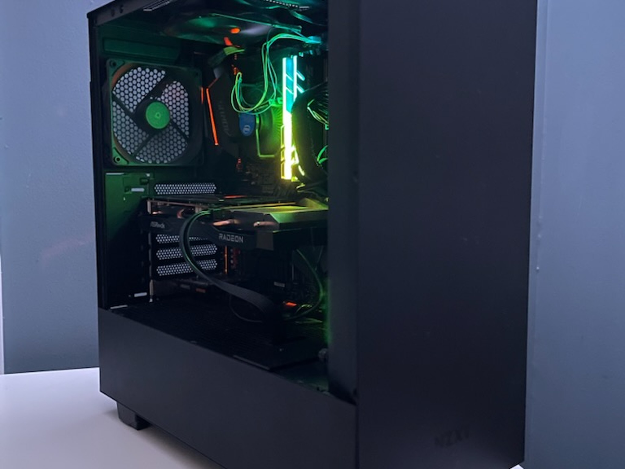 🔥Budget Blackout Gaming PC - Intel i5-10400F + RX 6600 + 1TB NVMe SSD - Used, Good Condition