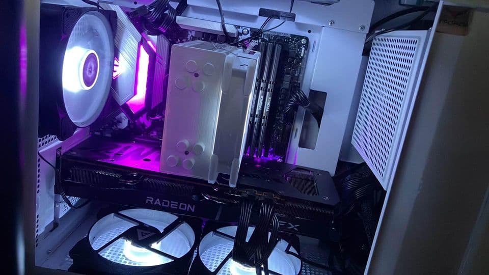 Custom White PC - AMD Rx 6700xt/24gb RAM/AMD Ryzen 5 5500/500gb storage