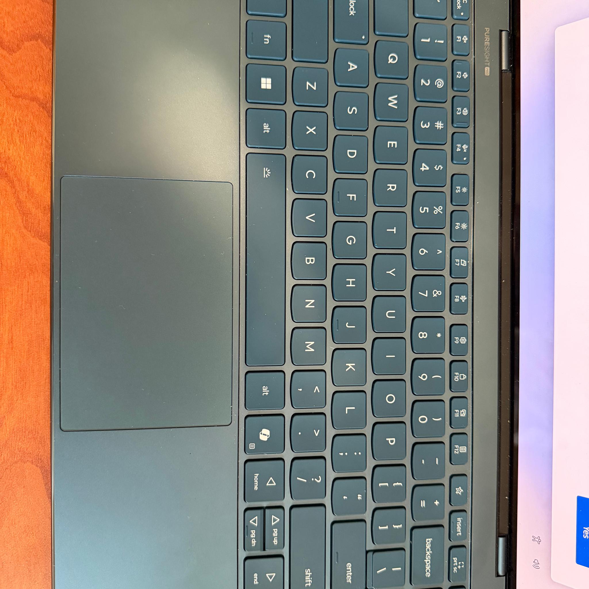 Lenovo Yoga Slim 9i Copilot+ 14" 4K 120Hz OLED Touch Intel Ultra 7 258 32GB 1TB