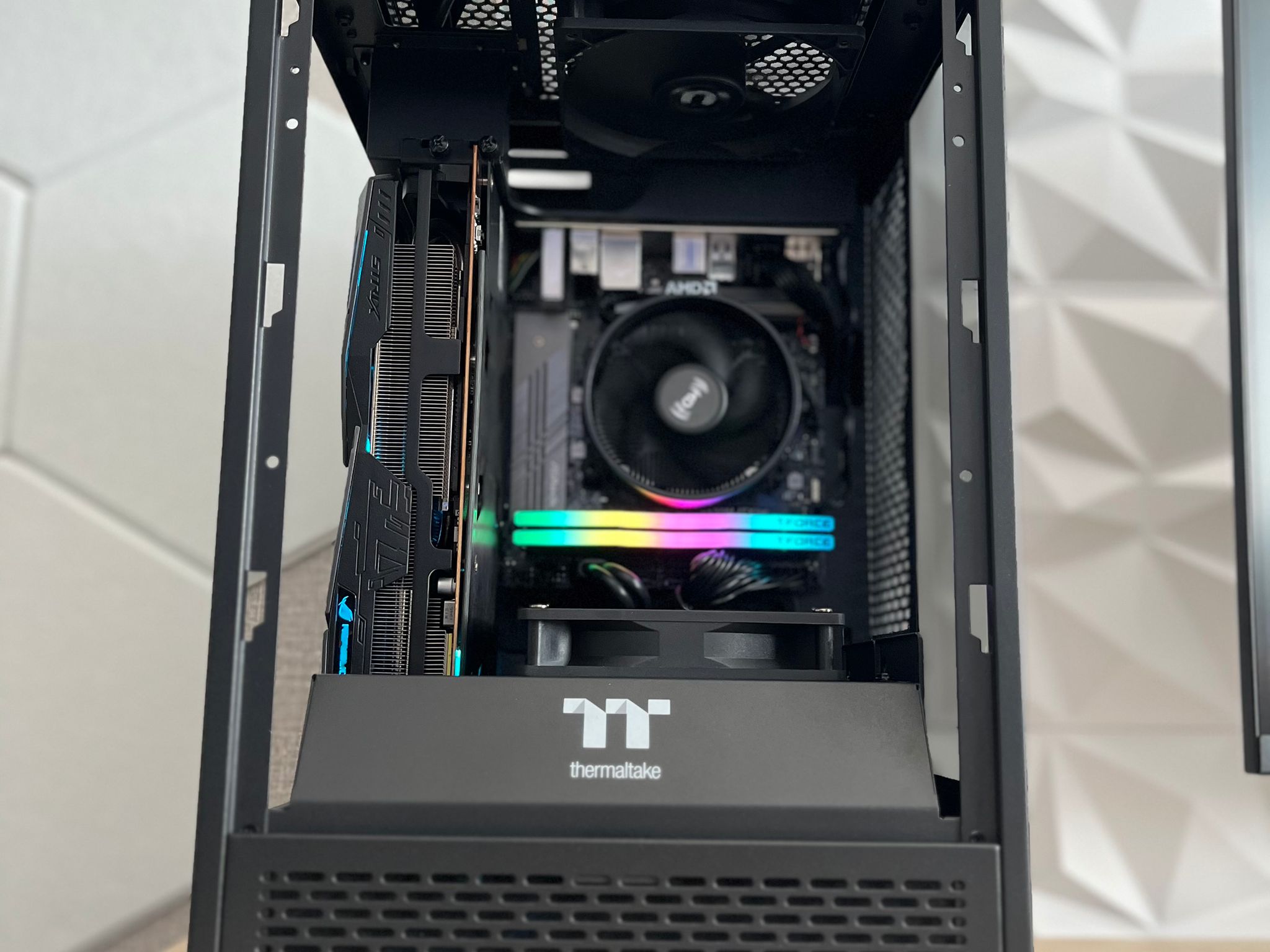 "KNIGHT" CUSTOM PC | RYZEN 5 3600 | RX 5700XT | RAM DDR4 16GB | WIN 11 PRO | PURE PERFORMANCE