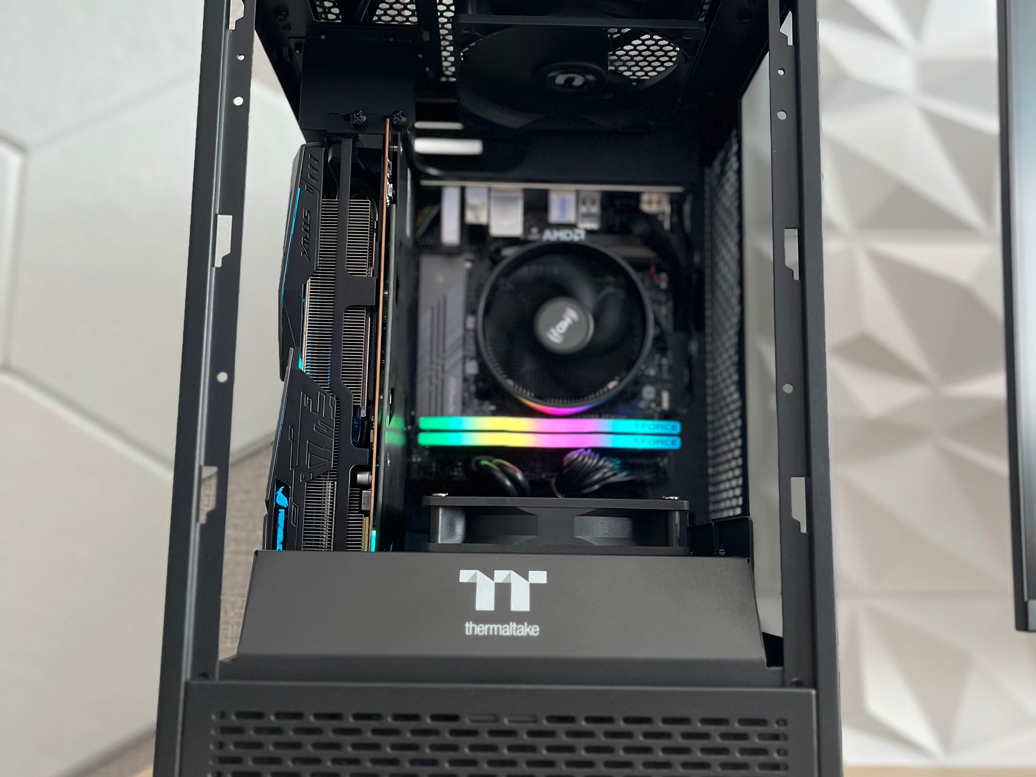 "KNIGHT" CUSTOM PC | RYZEN 5 3600 | RX 5700XT | RAM DDR4 16GB | WIN 11 PRO | PURE PERFORMANCE