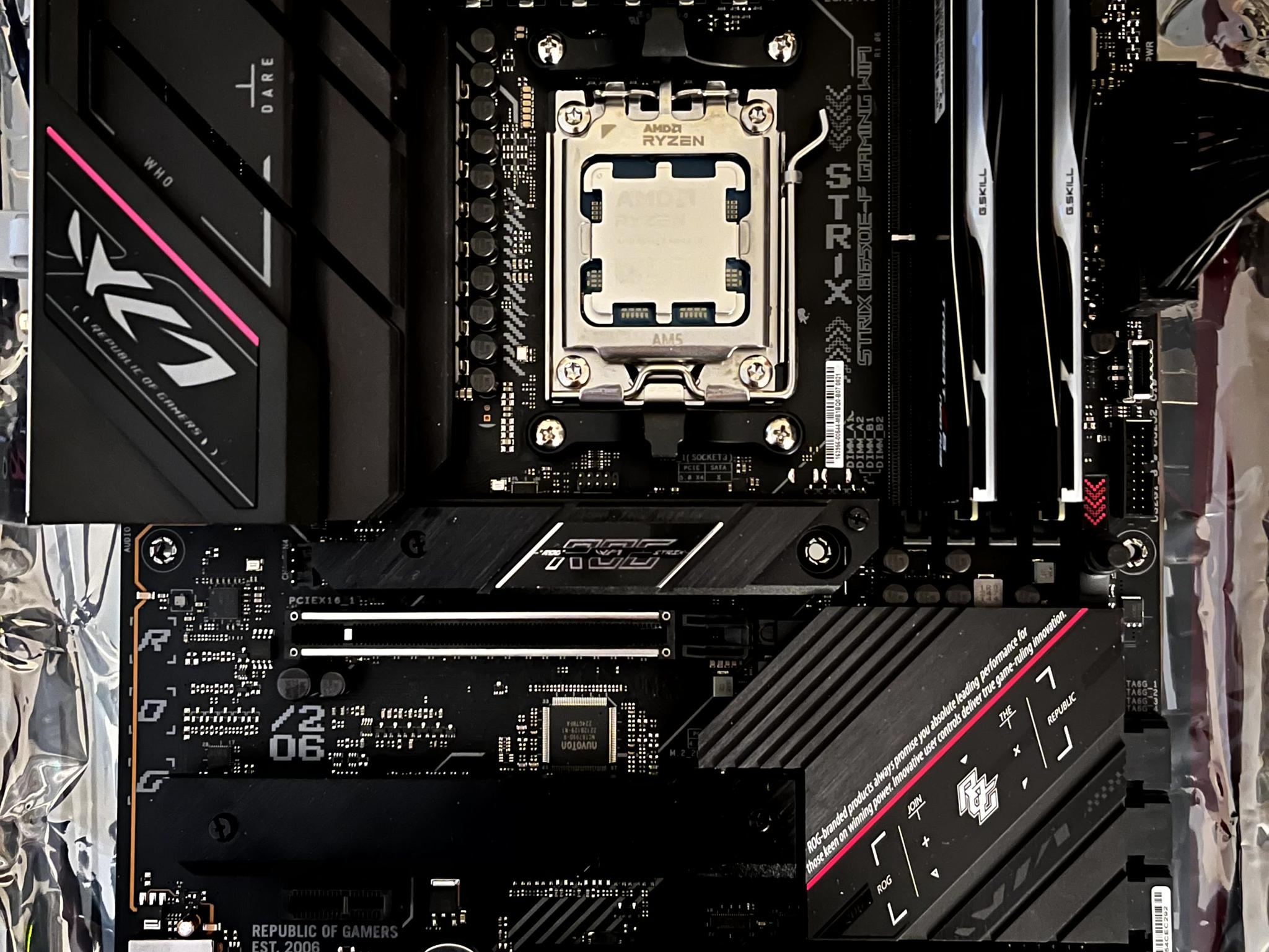🔥Ryzen 7 9800X3D🔥 | 32G @6400 | Asus ROG Strix B650E-F motherboard | 4TB WD Black SN850X