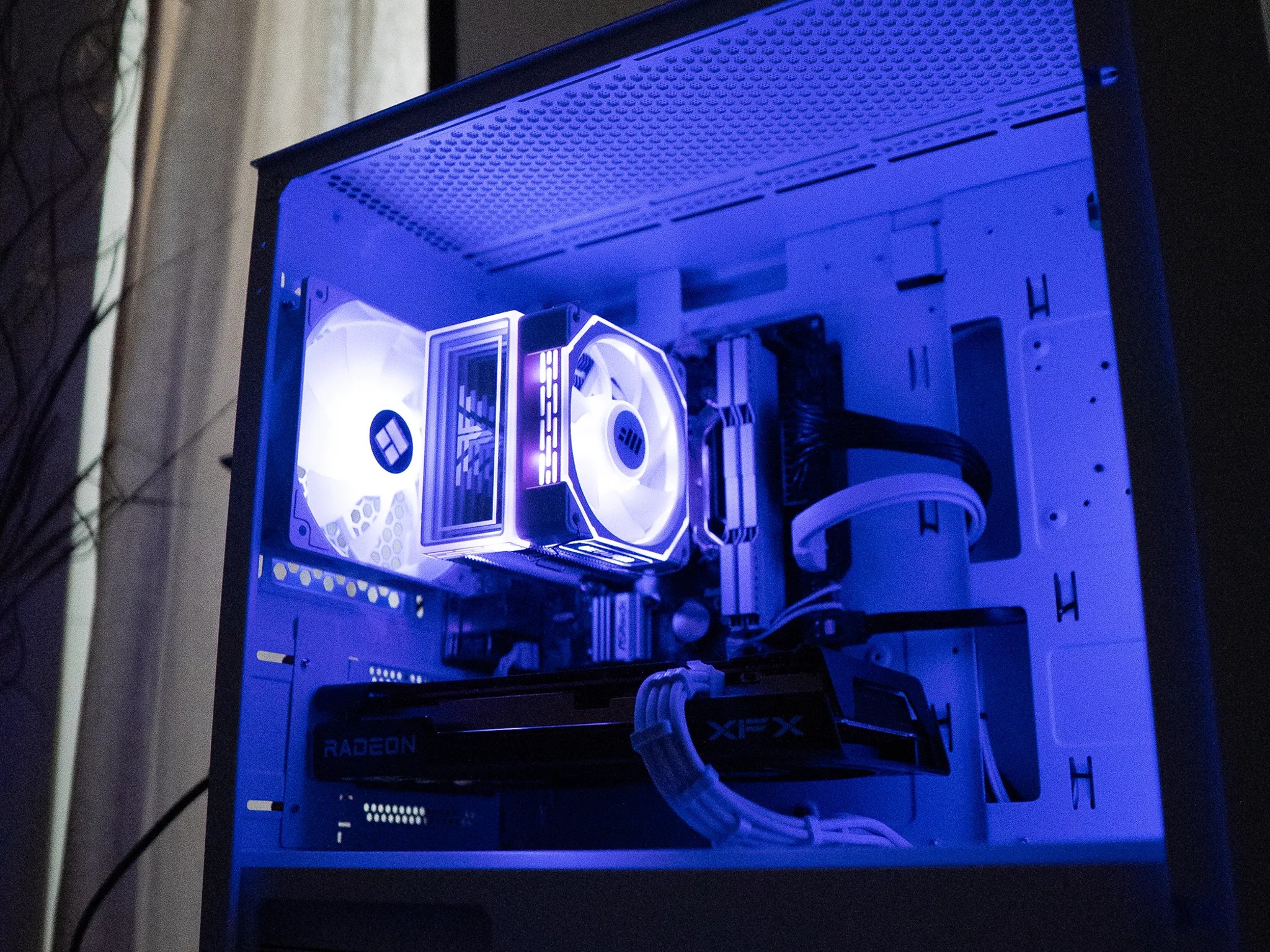🌨🌨 | RX 7600 8GB | INTEL i7 9700 | 16GB DDR4 RAM | 1.25TB Storage | Arctic Snow 3.0
