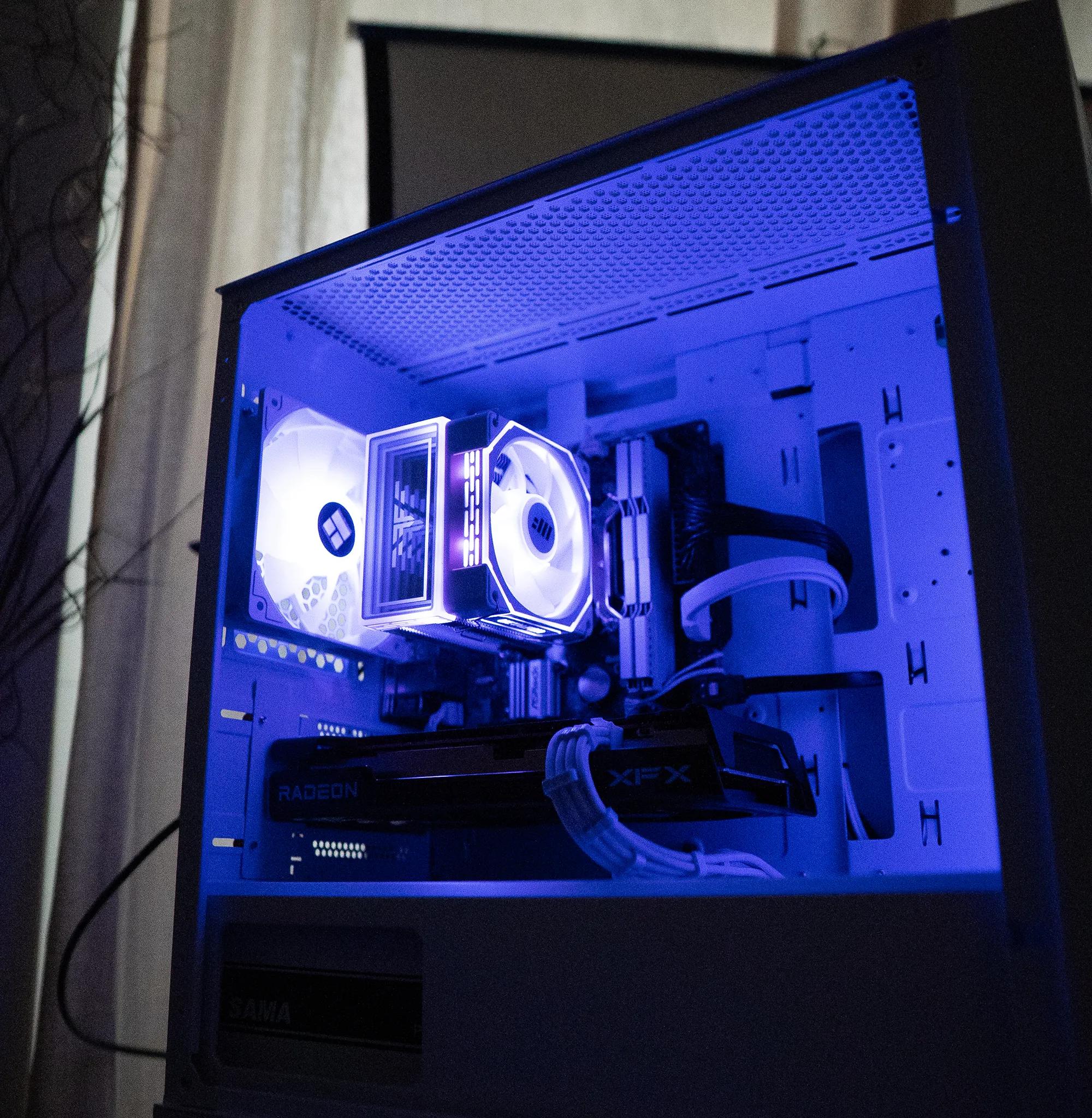 🌨🌨 | RX 7600 8GB | INTEL i7 9700 | 16GB DDR4 RAM | 1.25TB Storage | Arctic Snow 3.0