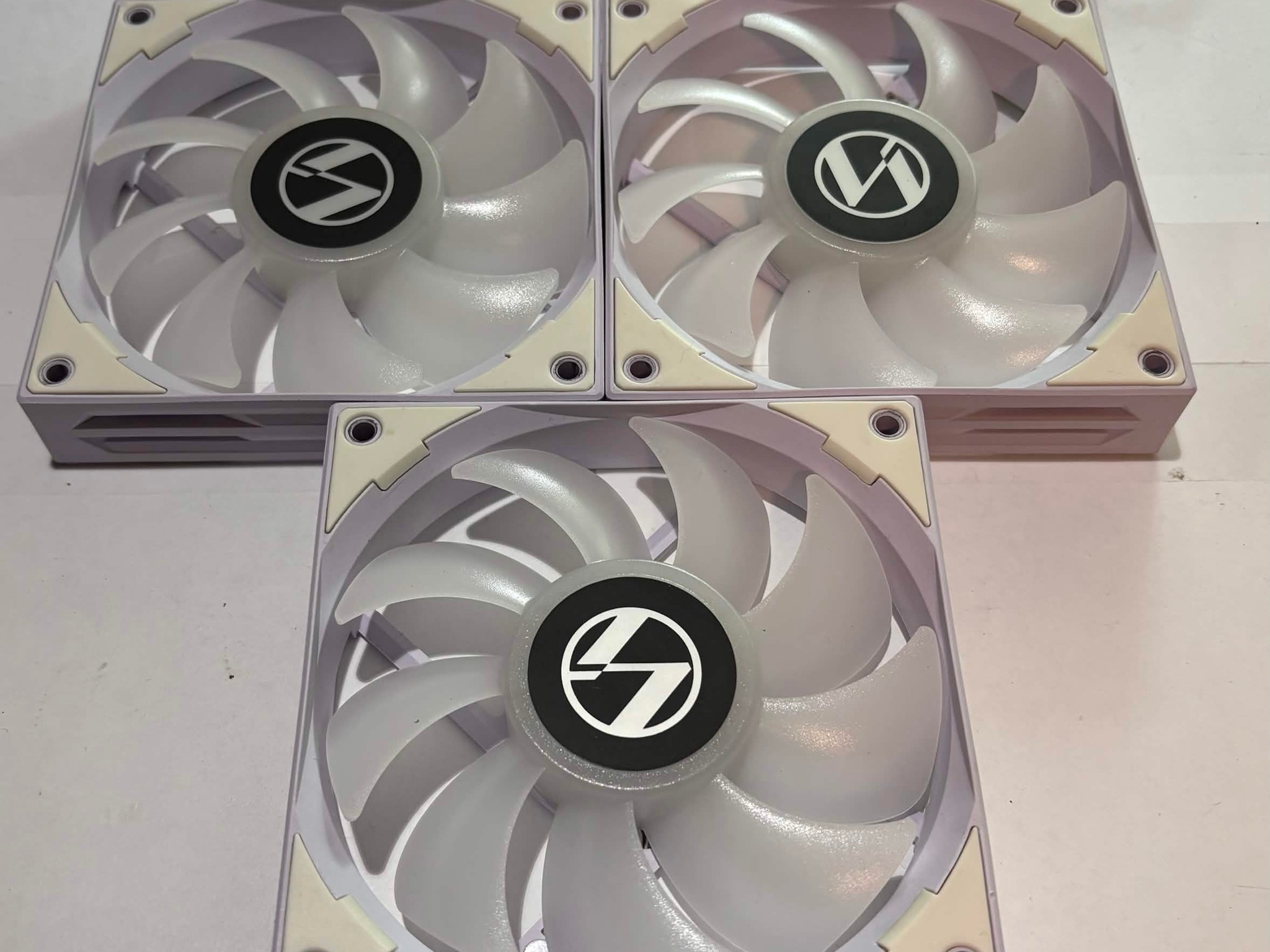 Lian Li UNI FAN SL120 White ARGB PWM Fans - 3 Pack