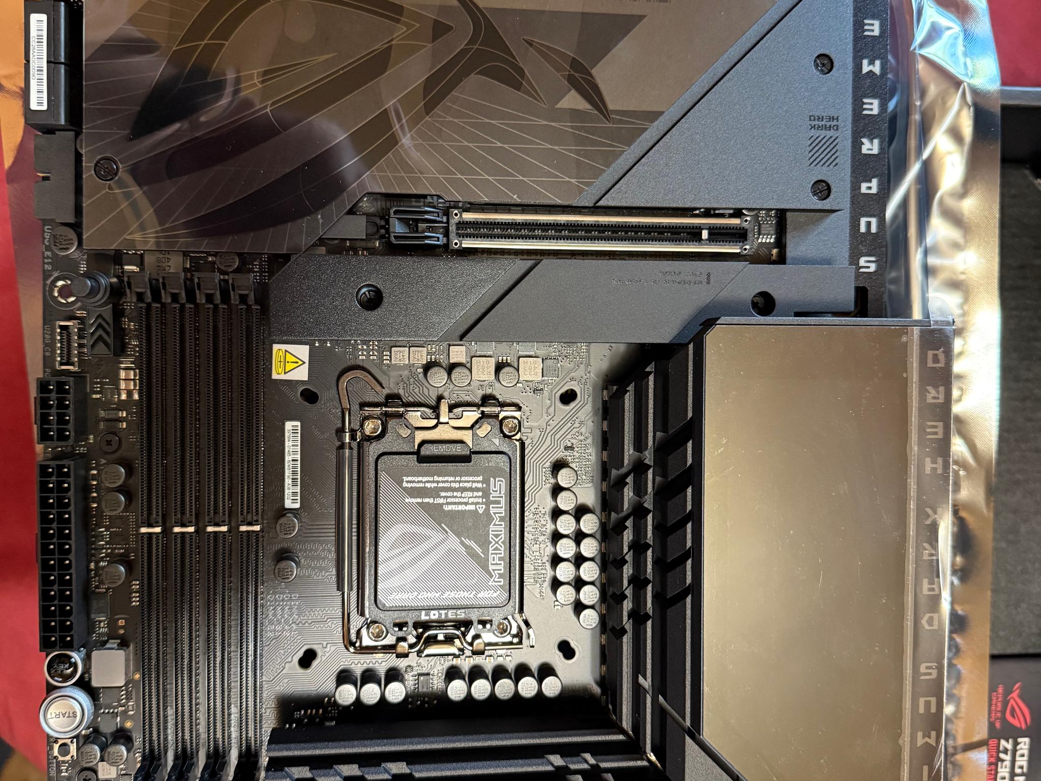 ASUS ROG MAXIMUS Z790 DARK HERO - Image 4