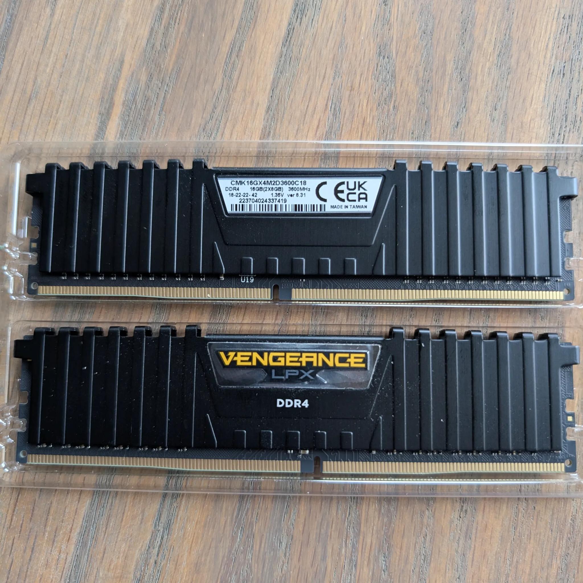 CORSAIR VENGEANCE LPX DDR4 RAM 16GB (2x8GB) 3600MHz CL18-22-22-42