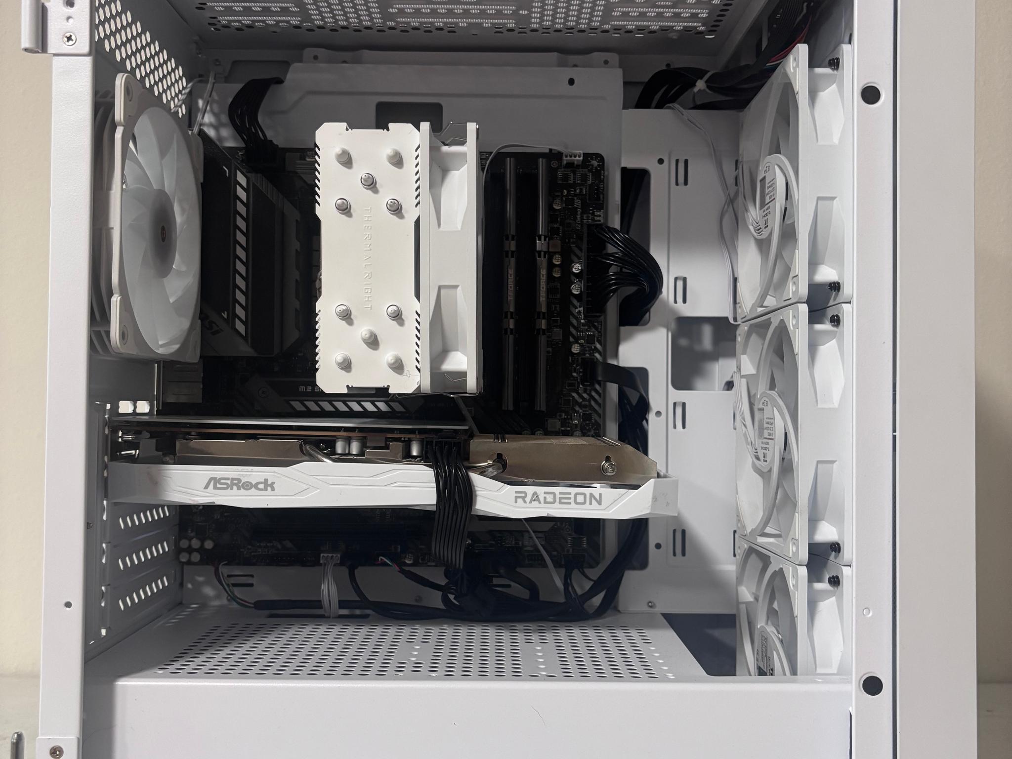 🤍Perfect for 1080p gaming has Intel i3 10th gen and rx 6600! All White ARGB🤍