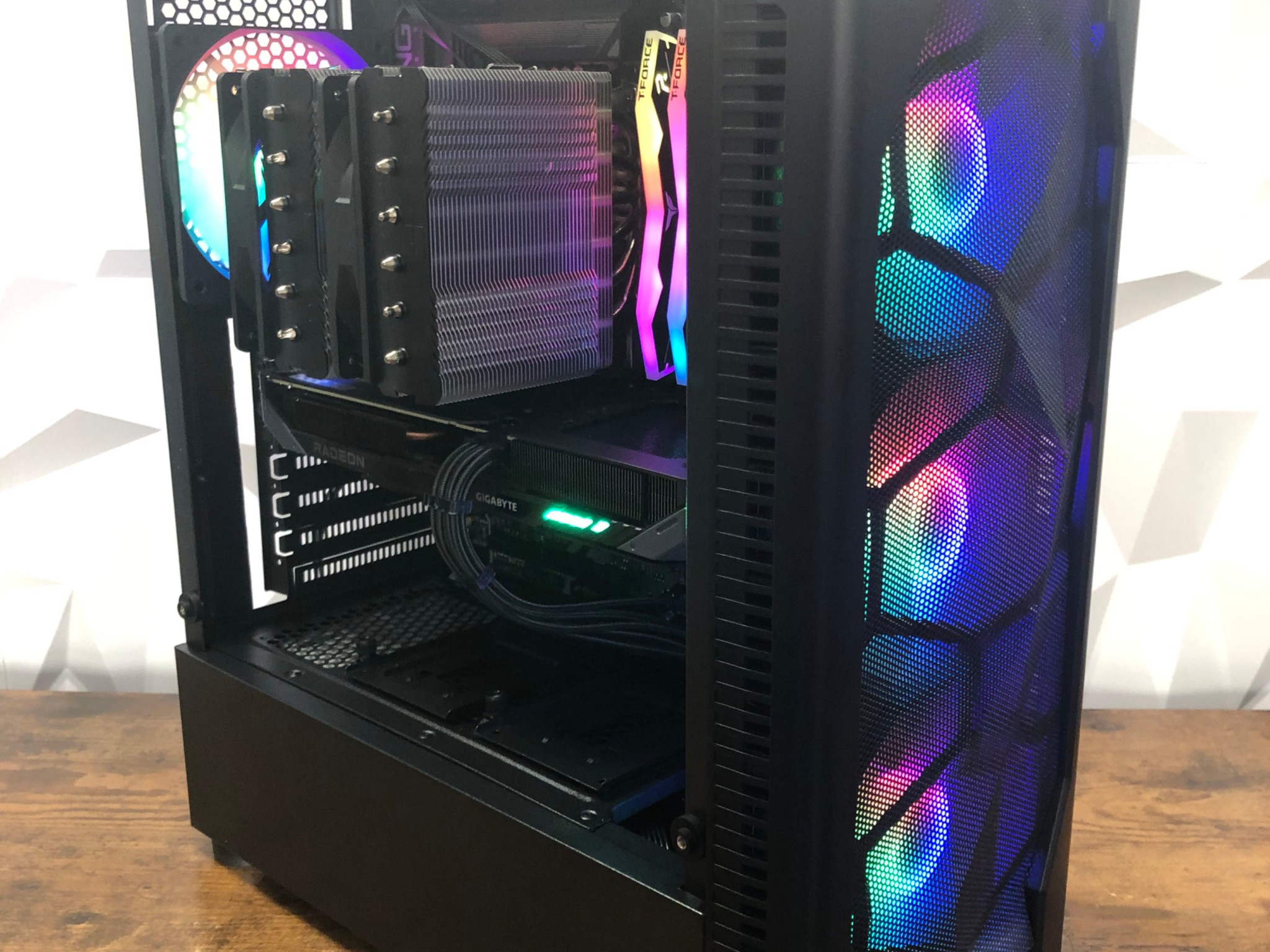 RGBEAST🌈7700X💥9060XT 16GB🌈NEW BUILD!