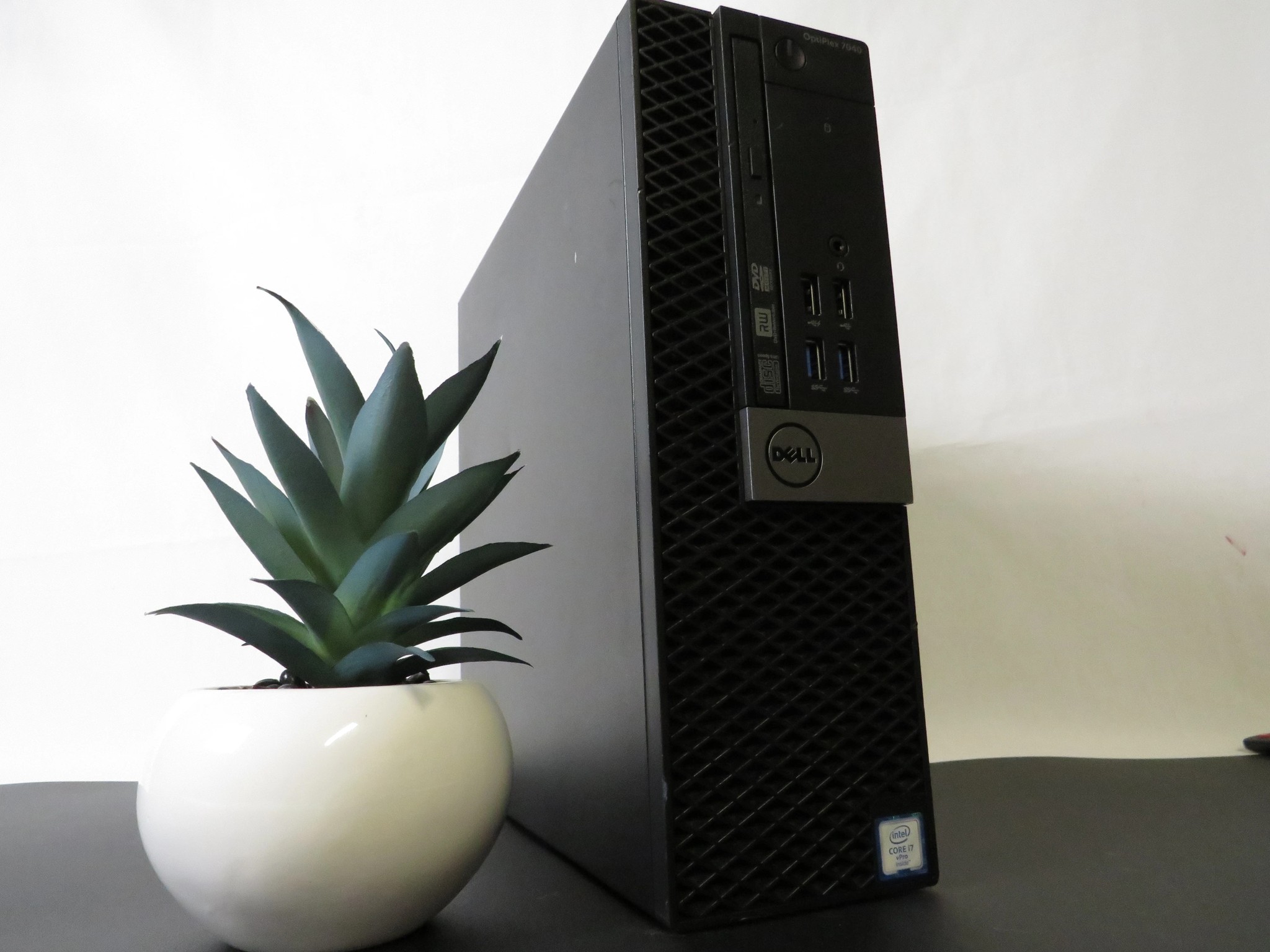 Best Budget E-Sports GAMER: GTX 1650 + i7-6700 + 500 GB SSD + 16 GB RAM