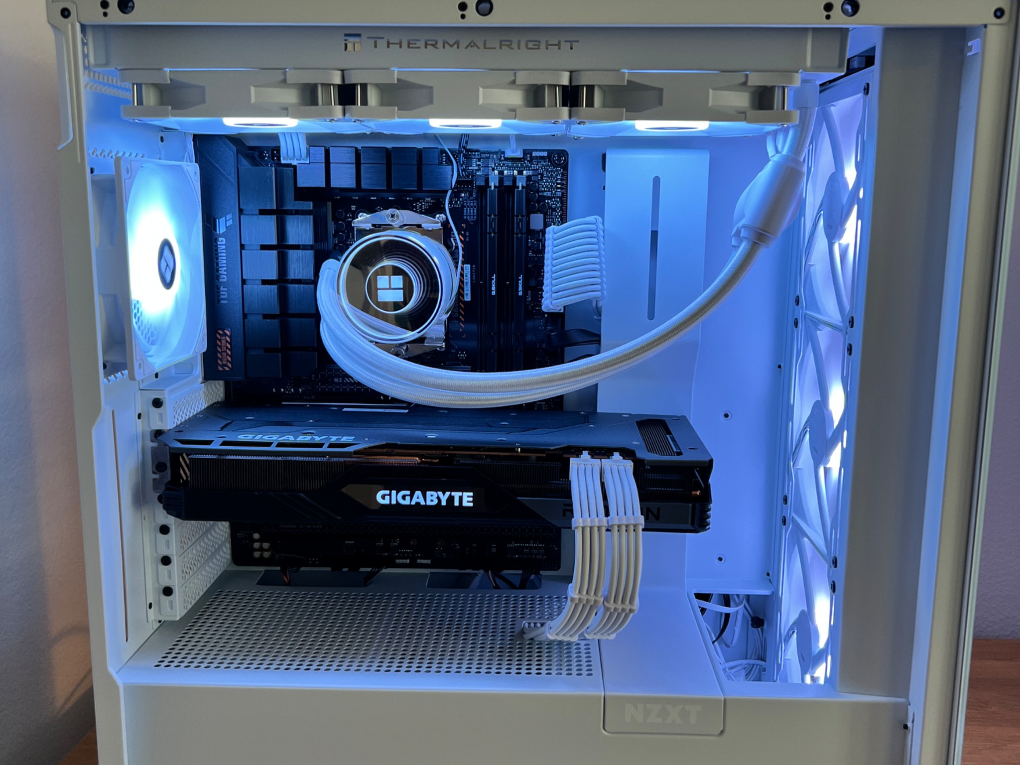 HIGH-END 🥶 | RX 7900 XTX | Ryzen 5 7600x3d | 32gb DDR5 6000mhz | 1tb m.2 Gen4 | Gaming PC