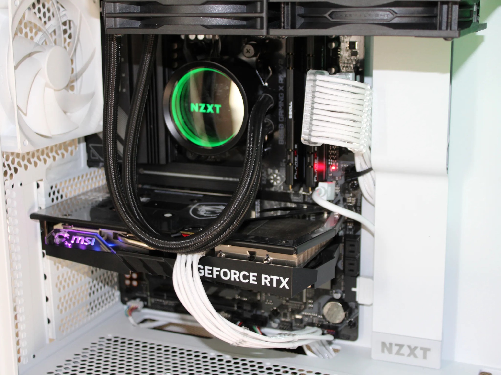 Super Smooth NZXT AM5 | Ryzen 7 7700X | GeForce RTX 4060 | 32GB G.Skill DDR5 | 2TB PNY M....