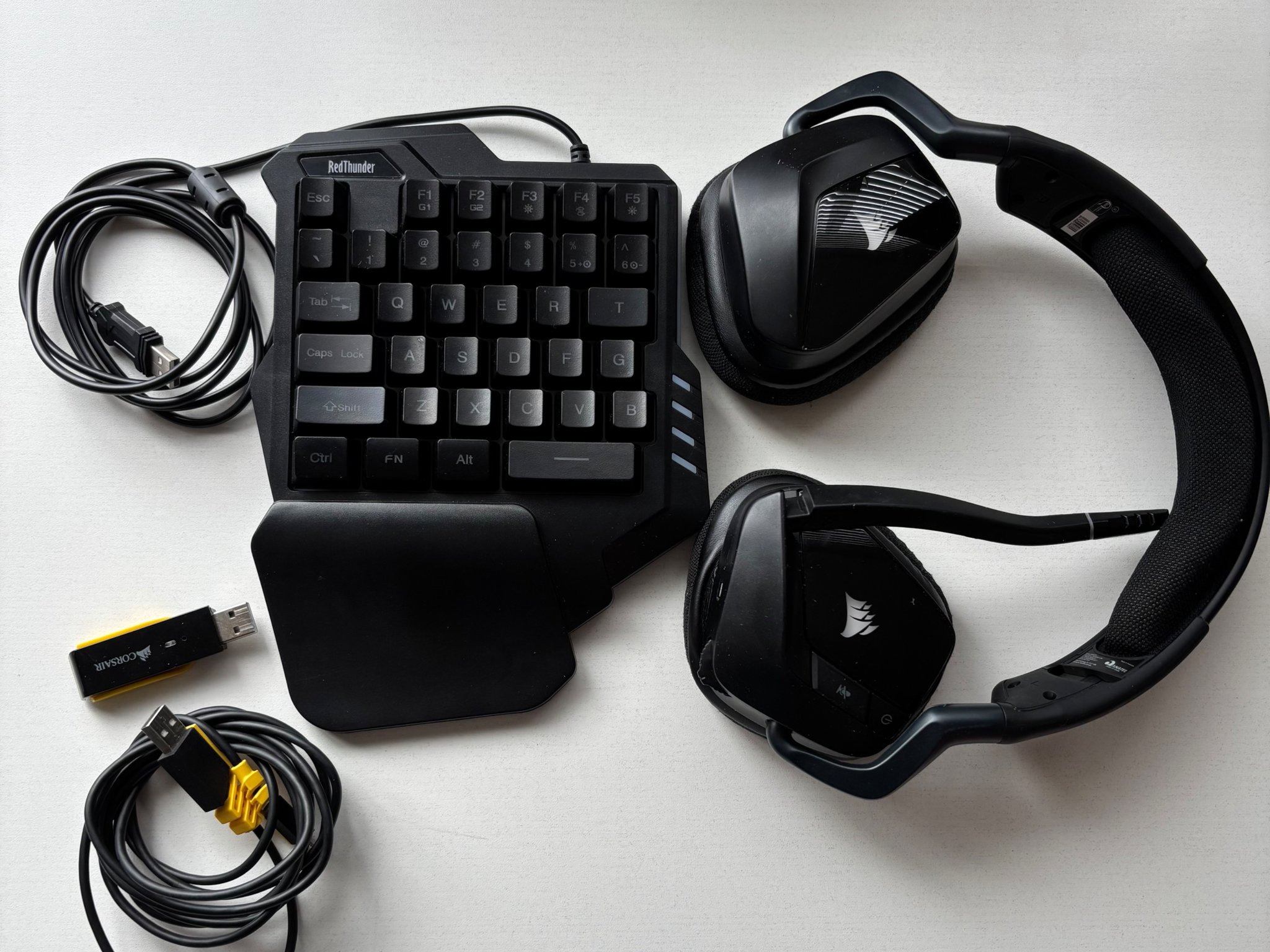 Corsair Void RGB Elite Wireless Headset + free Gaming one-handed keyboard