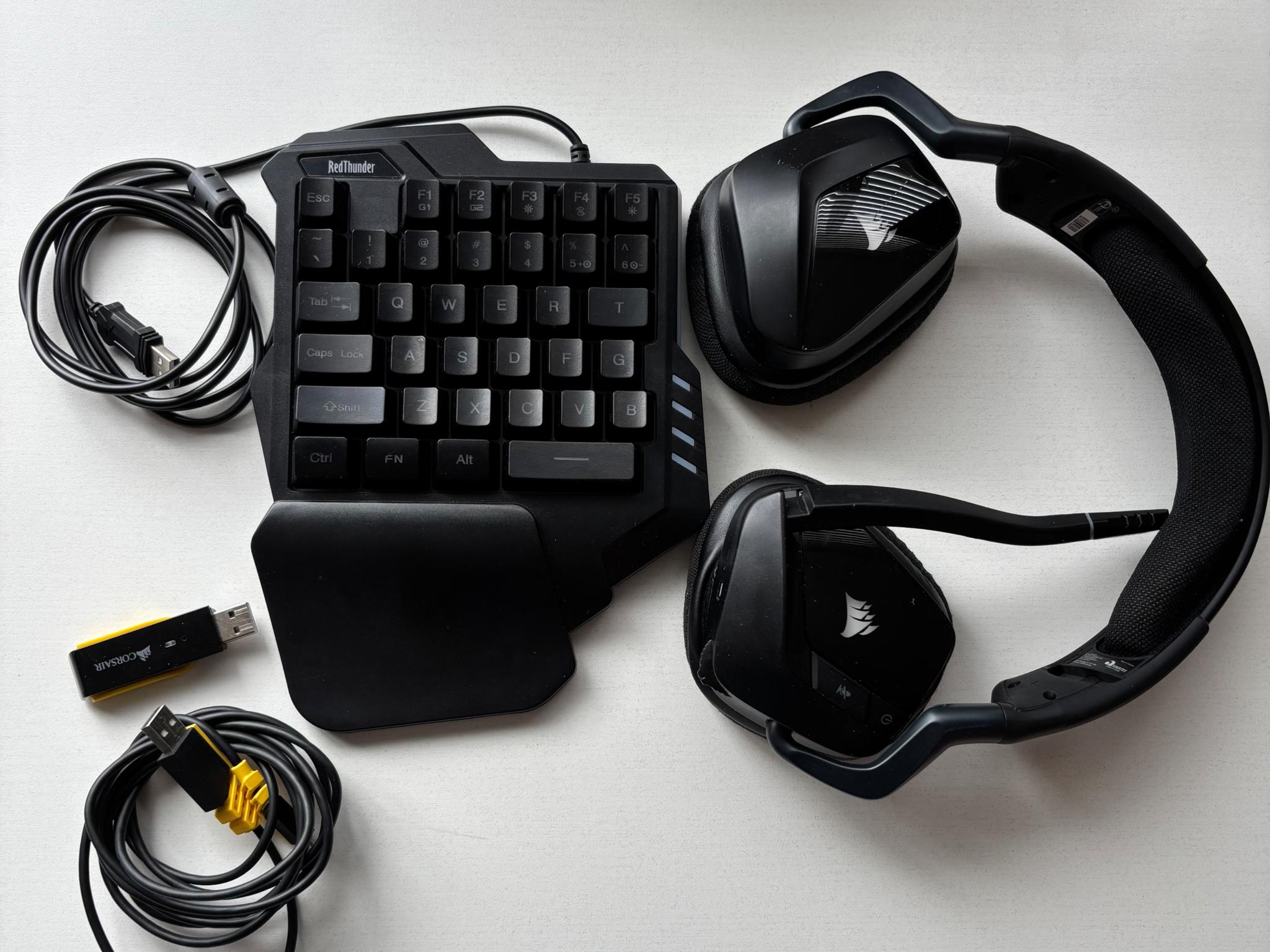 Corsair Void RGB Elite Wireless Headset + free Gaming one-handed keyboard