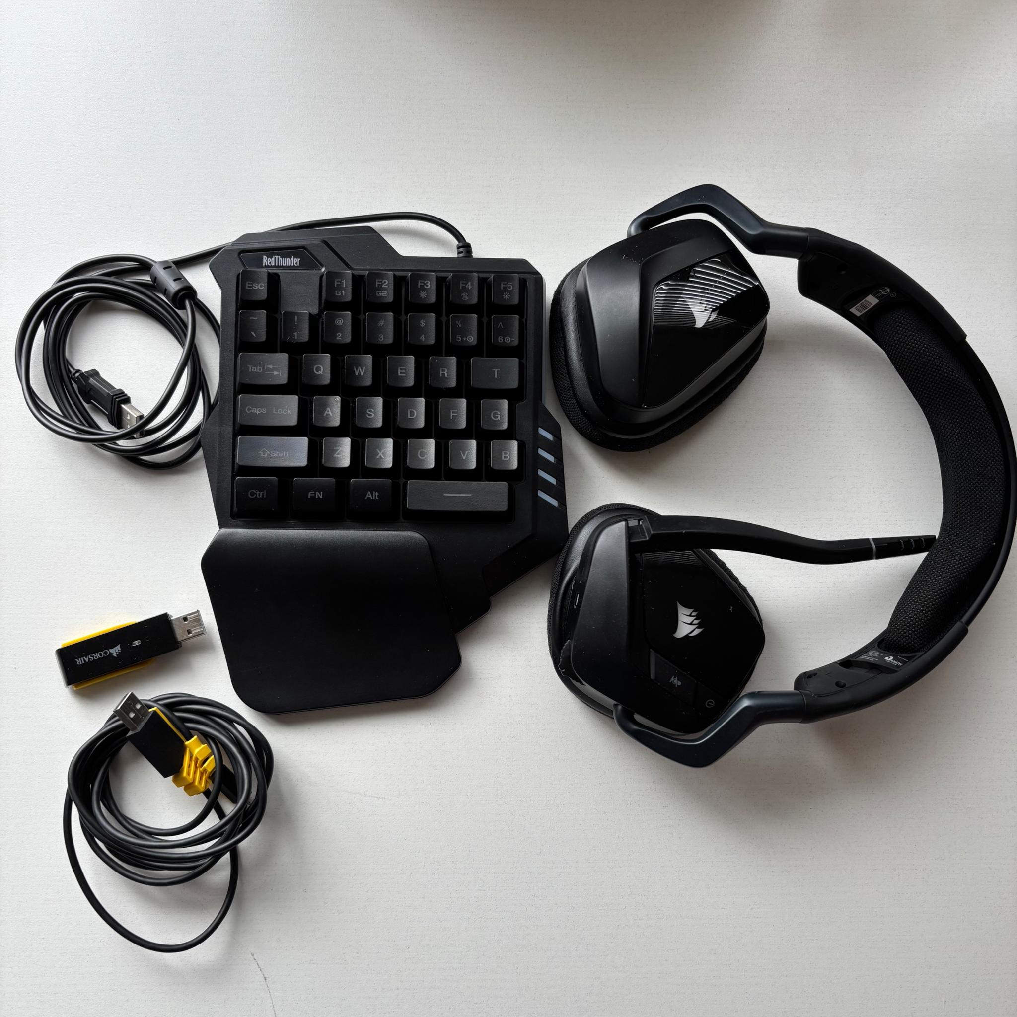 Corsair Void RGB Elite Wireless Headset + free Gaming one-handed keyboard