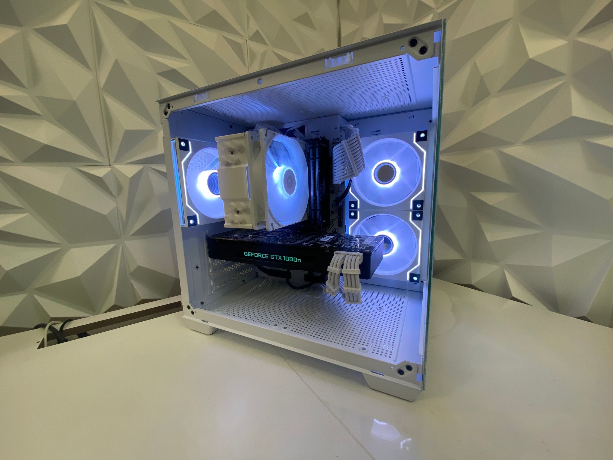 🎅🎅 White Elite Build – Ryzen 5 3600 + GTX 1080 Ti 11GB | 1080p/1440p High FPS Ready