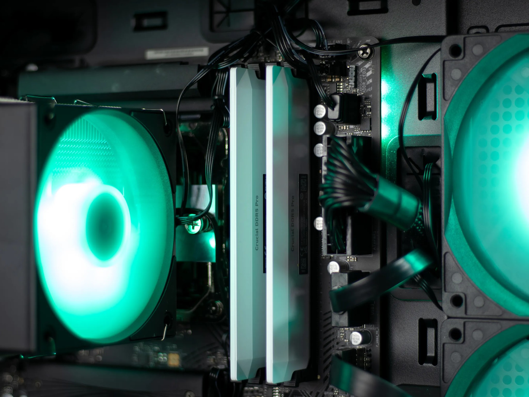[CLEARANCE SALE!] "Frost.Exe” RTX 4060 i5 12600KF 32GB Windows 11 1TB Workstation Gaming PC