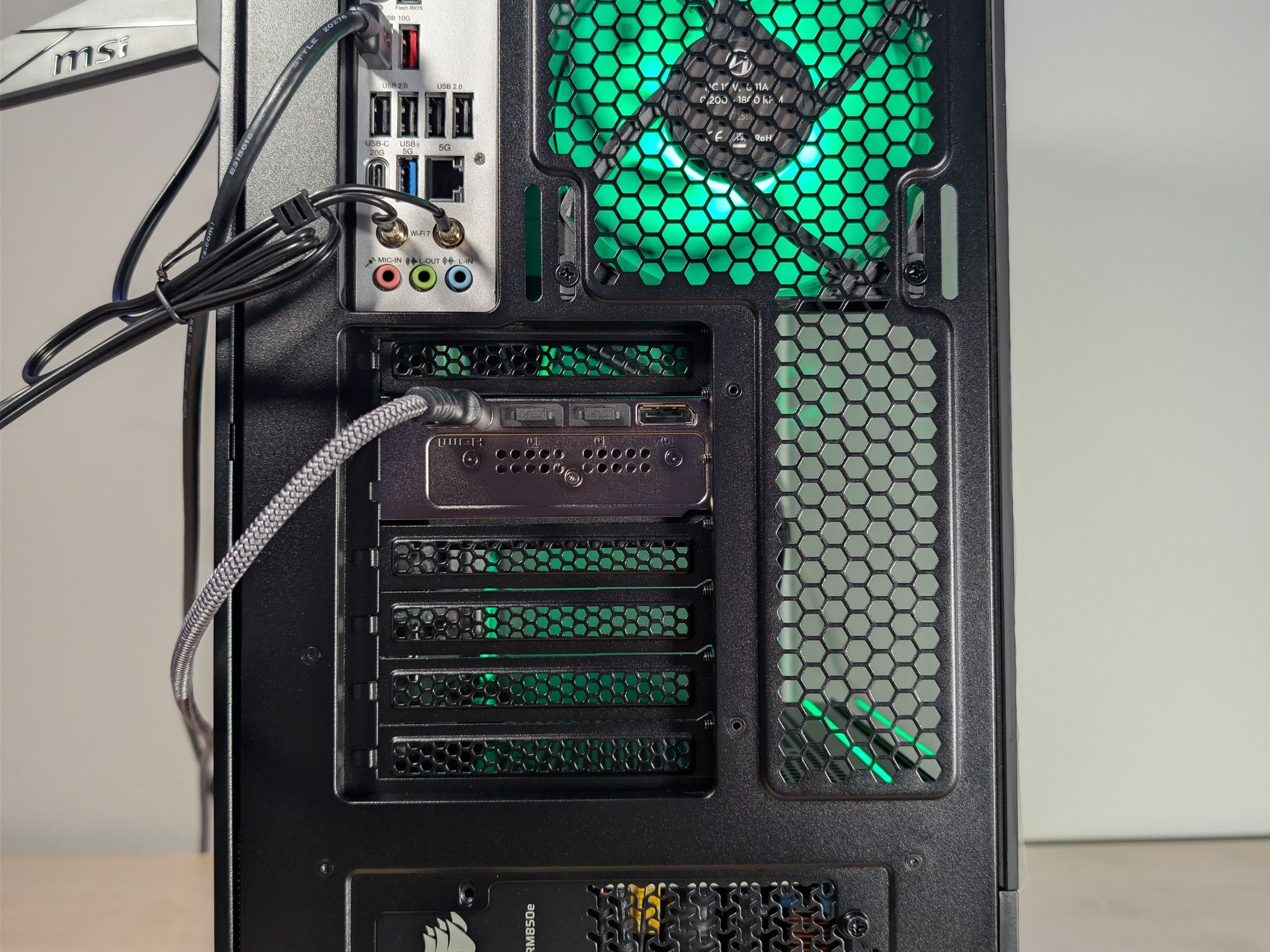 RTX 5080 // Ryzen 7 9850x3D // 32GB DDR5 // 2TB Gen4 NVMe // WiFi 7