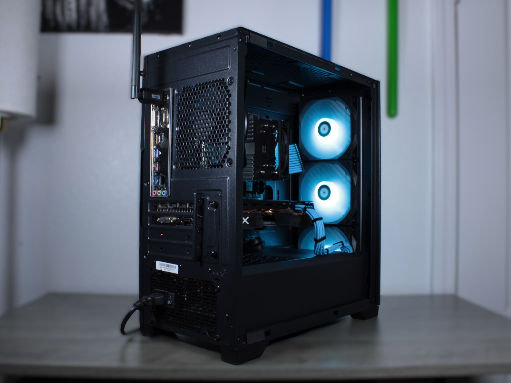 AMD RX 580 8GB | Ryzen 5 2600 | 16 GB DDR4 3200MHz Ram | 1 TB NVMe M.2 | Win 11 Activated | WiFi