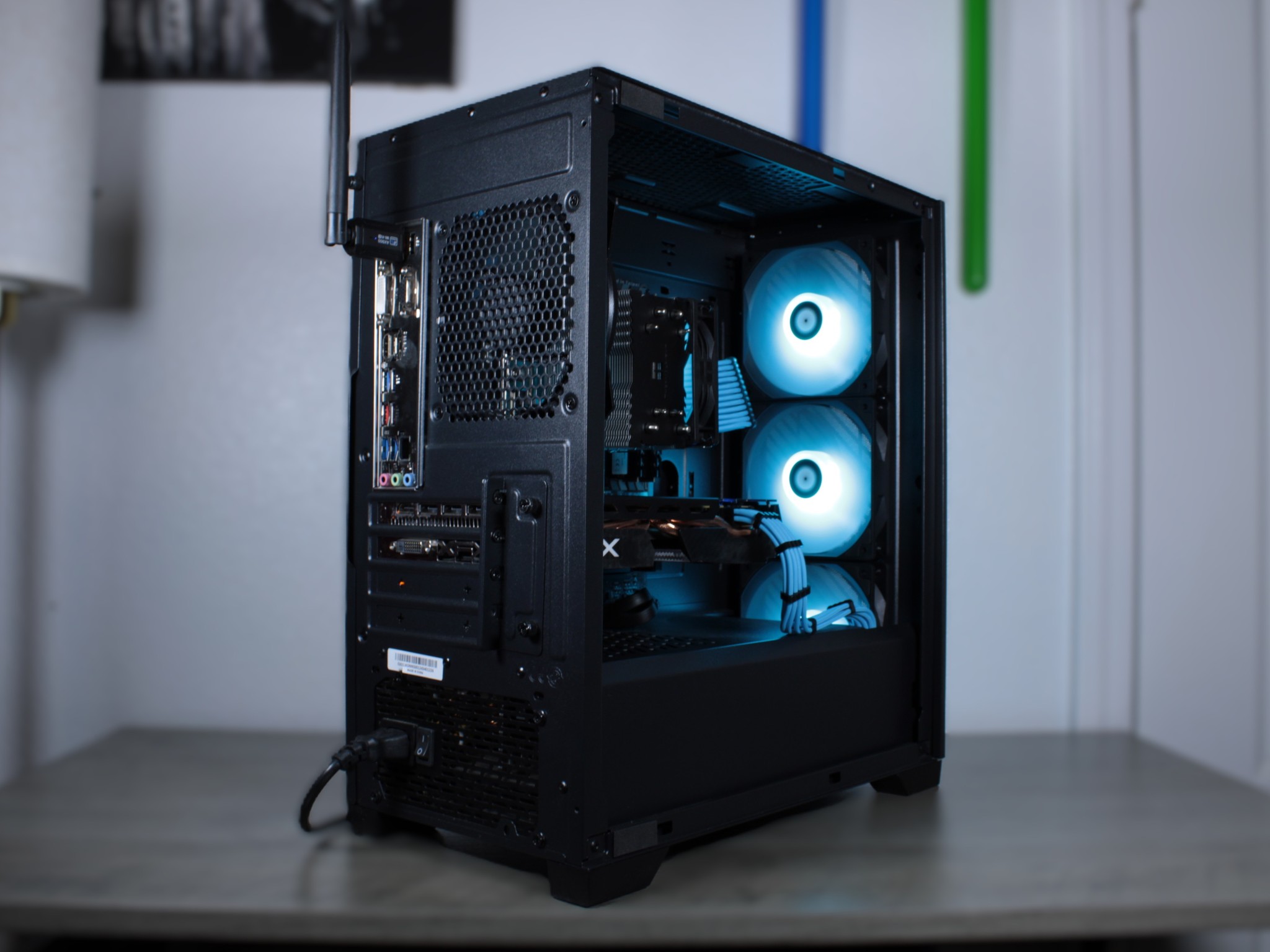 AMD RX 580 8GB | Ryzen 5 2600 | 16 GB DDR4 3200MHz Ram | 1 TB NVMe M.2 | Win 11 Activated | WiFi
