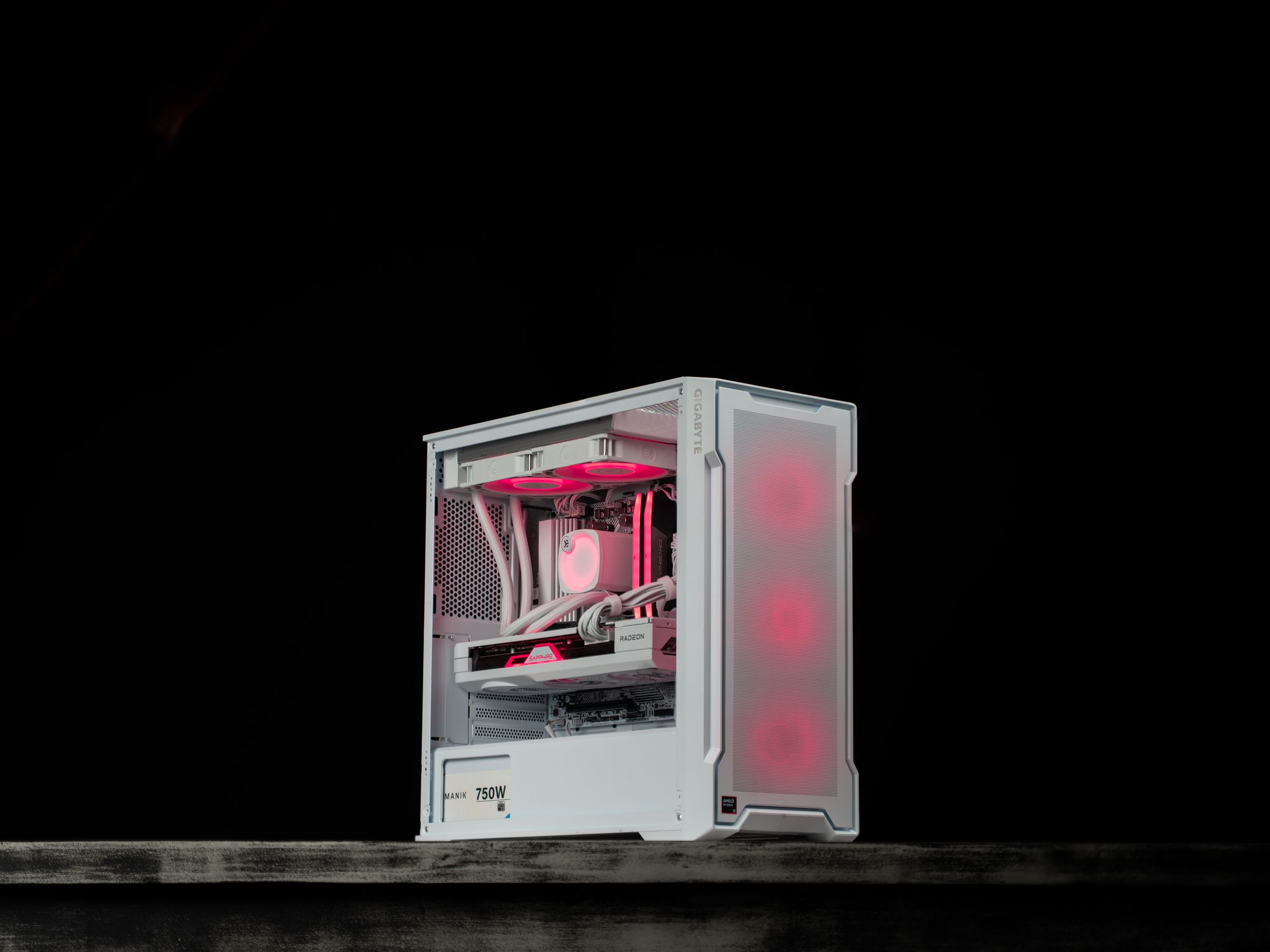 \ WF-52 / RX 7700 XT Ryzen 5 9600X 2.5TB 32GB DDR5 Windows 11 Gaming PC