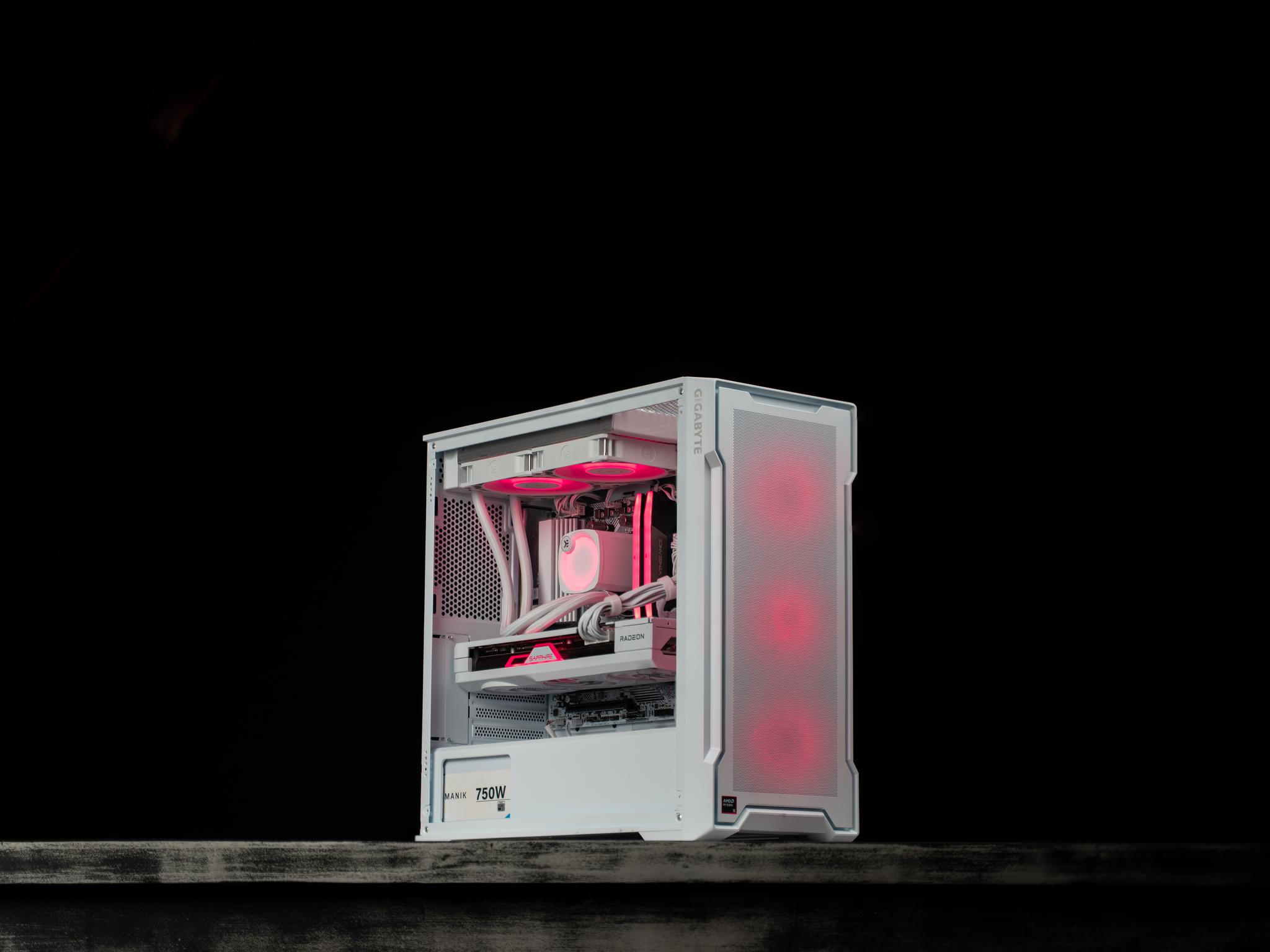 \ WF-52 / RX 7700 XT Ryzen 5 9600X 2.5TB 32GB DDR5 Windows 11 Gaming PC