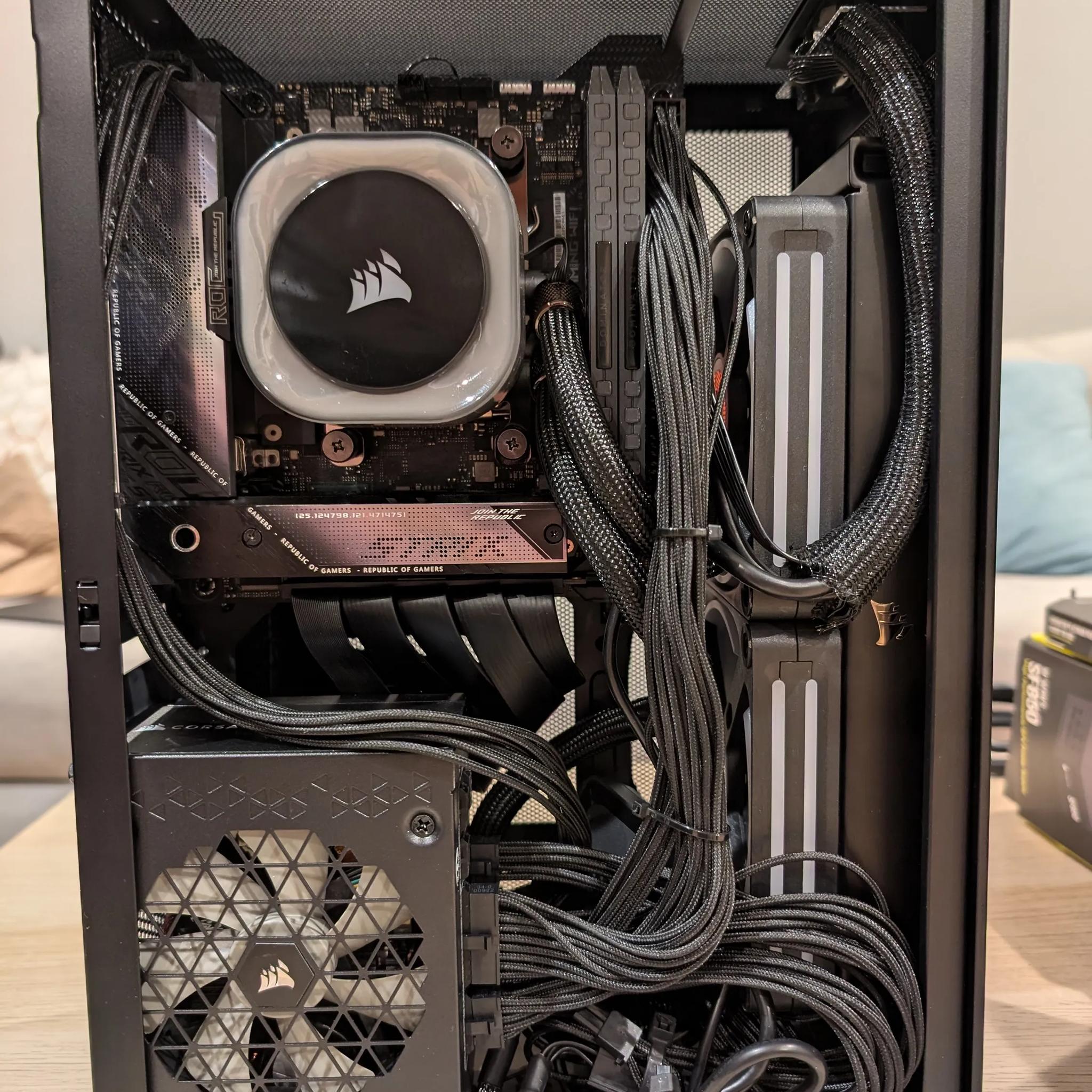 Mini-ITX SFF Ryzen 9 7950X, 64GB RAM 6000MHz , 850watt SFF PSU