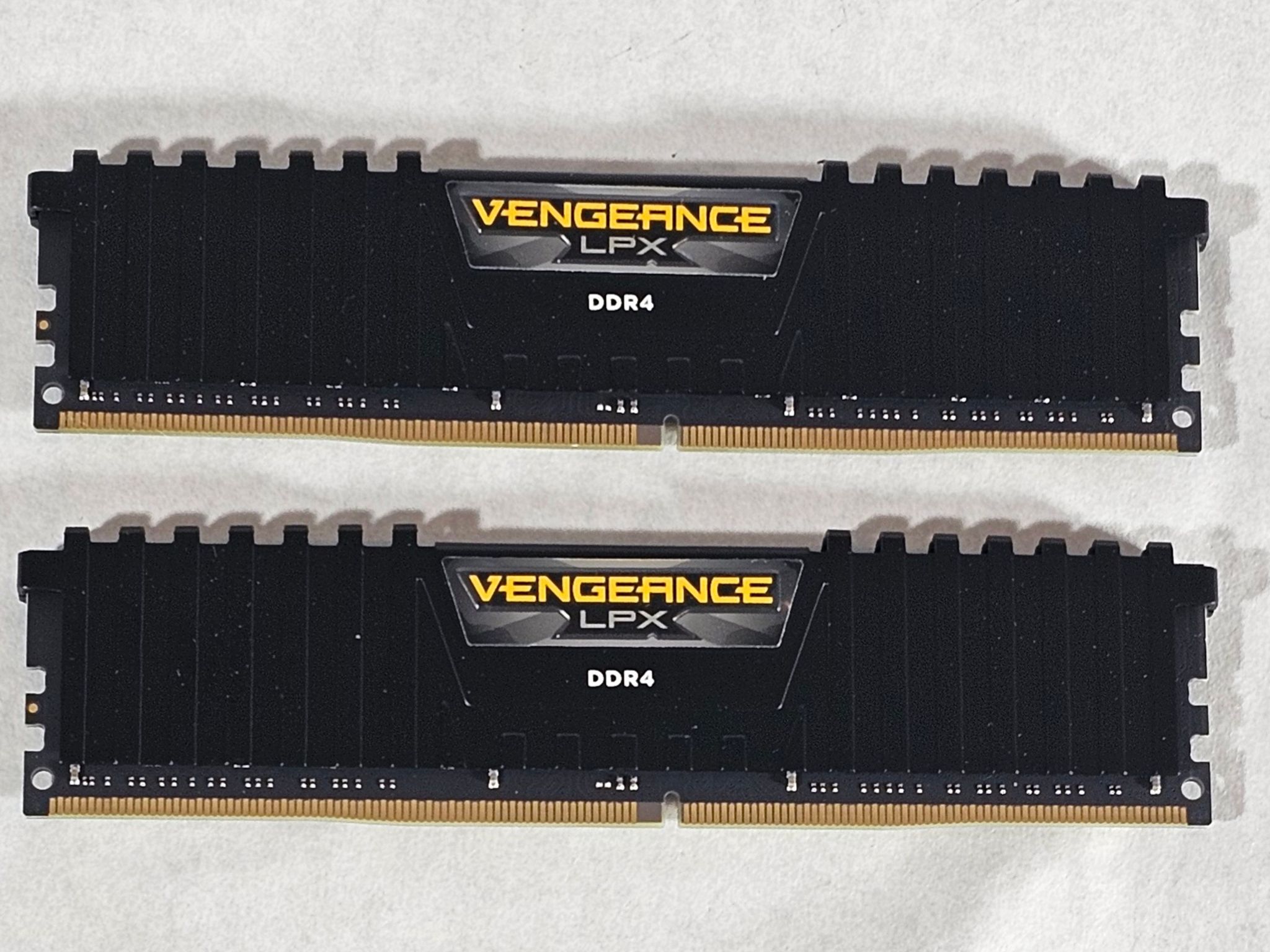 32GB DDR4 (2x16GB) CL16 3200MHz Corsair Vengeance LPX