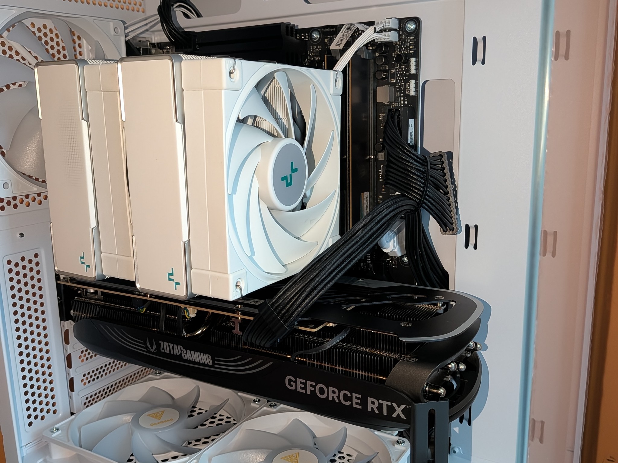 Ryzen 7 8700F | RTX 4080 Super | 32GB DDR5 | 2 TB NVMe | 850W Gold