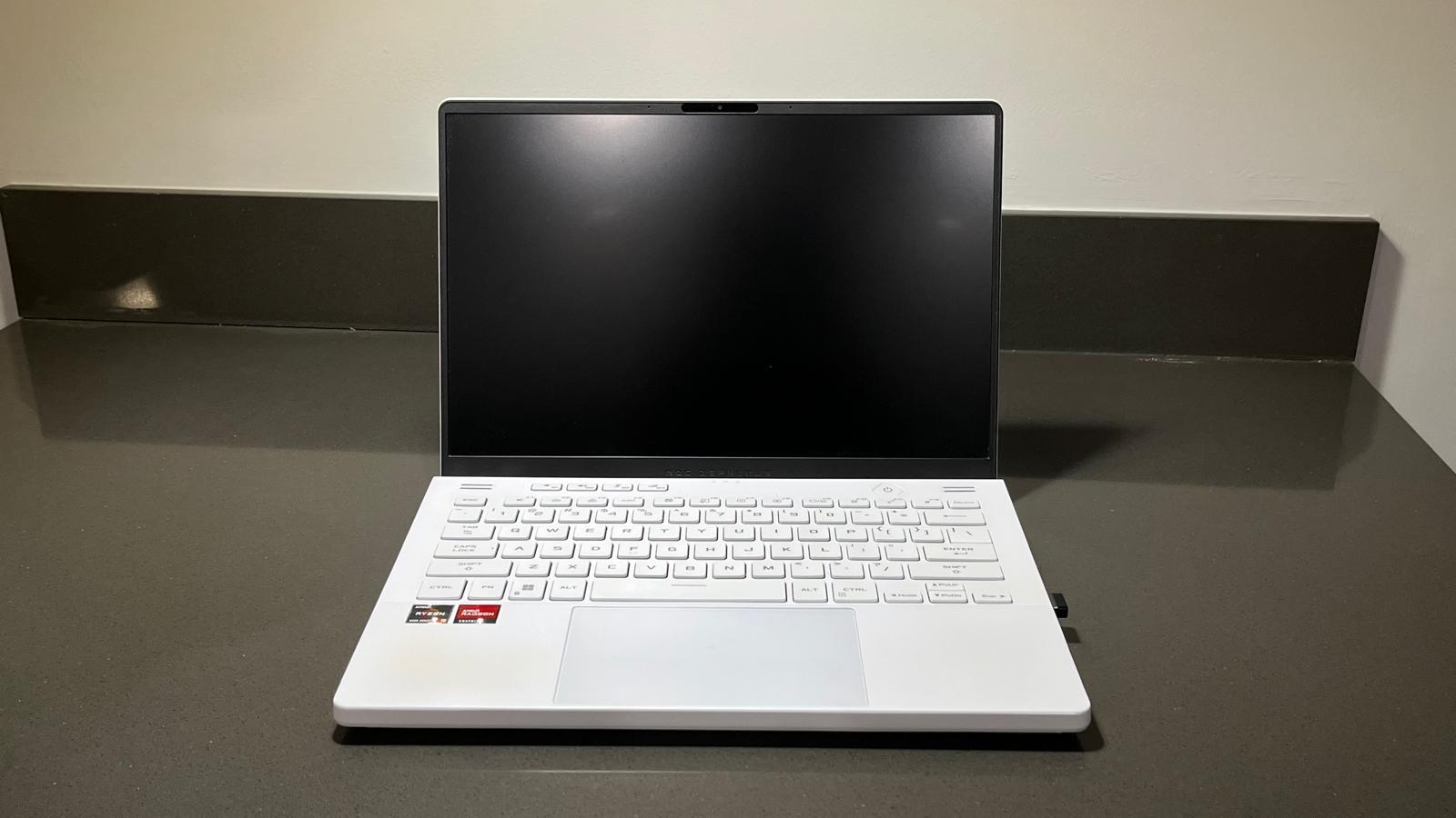 ASUS ROG Zephyrus G14, AMD Ryzen 9 6900HS, AMD Radeon RX 6700S, 16GB 4800MT/s DDR5, 1TB SSD