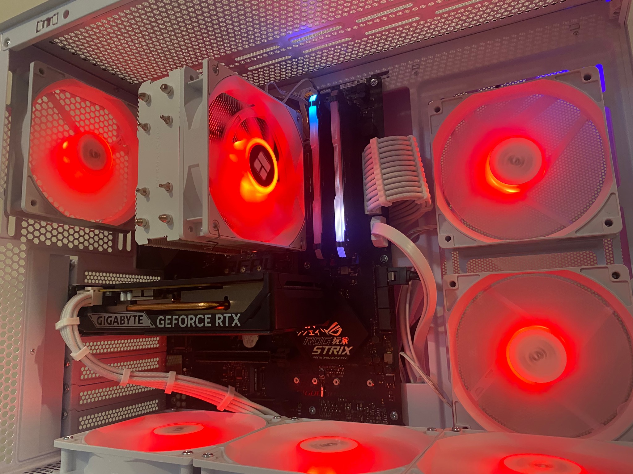 White RGB Gaming PC | Ryzen 7 3700X | RTX 5050 8GB | 16GB RGB | 500GB M.2 SSD