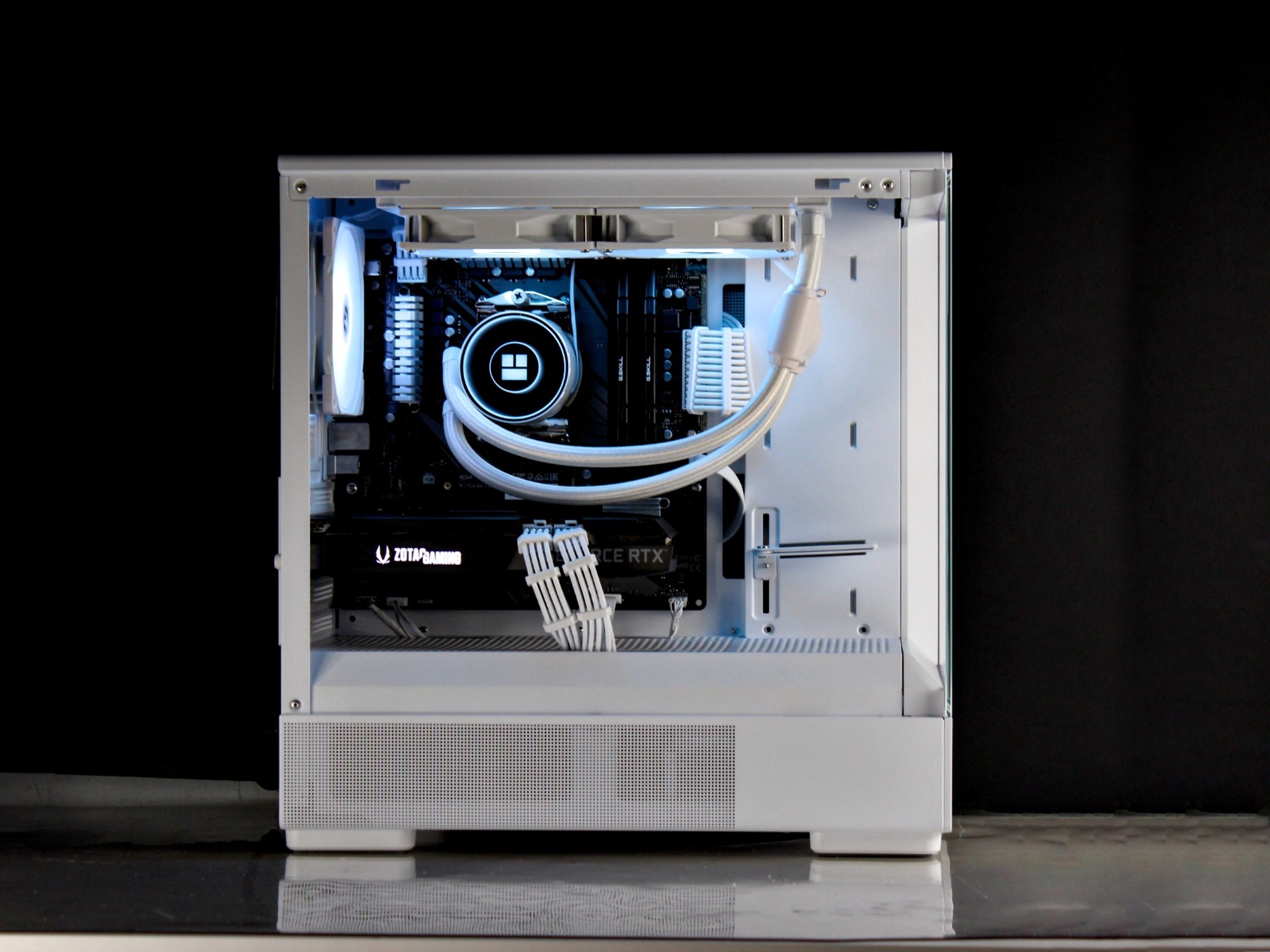 White Gaming PC – RTX 3070, Ryzen 7 3700X, 32GB, 1TB SSD - RGB, WiFi, BlueTooth