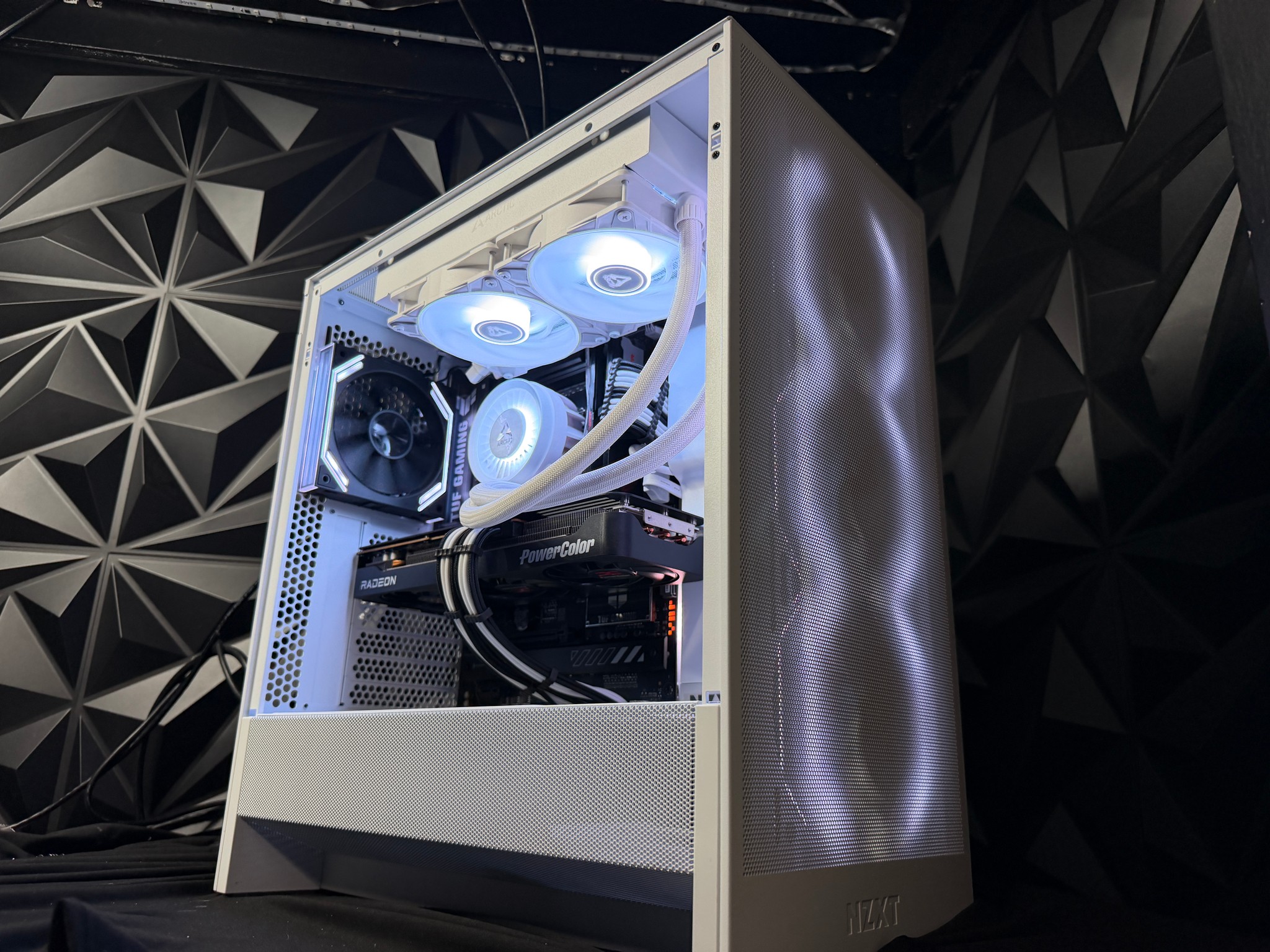 🖤🤍 BLACK HEART 🤍🖤 Ryzen 9 7900X| 9070 XT| 32 GB DDR5| 2.5 TB NVMe| 850W Gold PSU