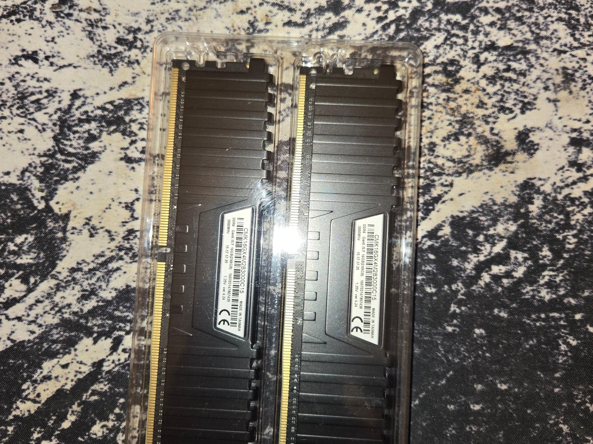CORSAIR VENGEANCE LPX DDR4 2X8 GB (16 GB) 3000 MHz