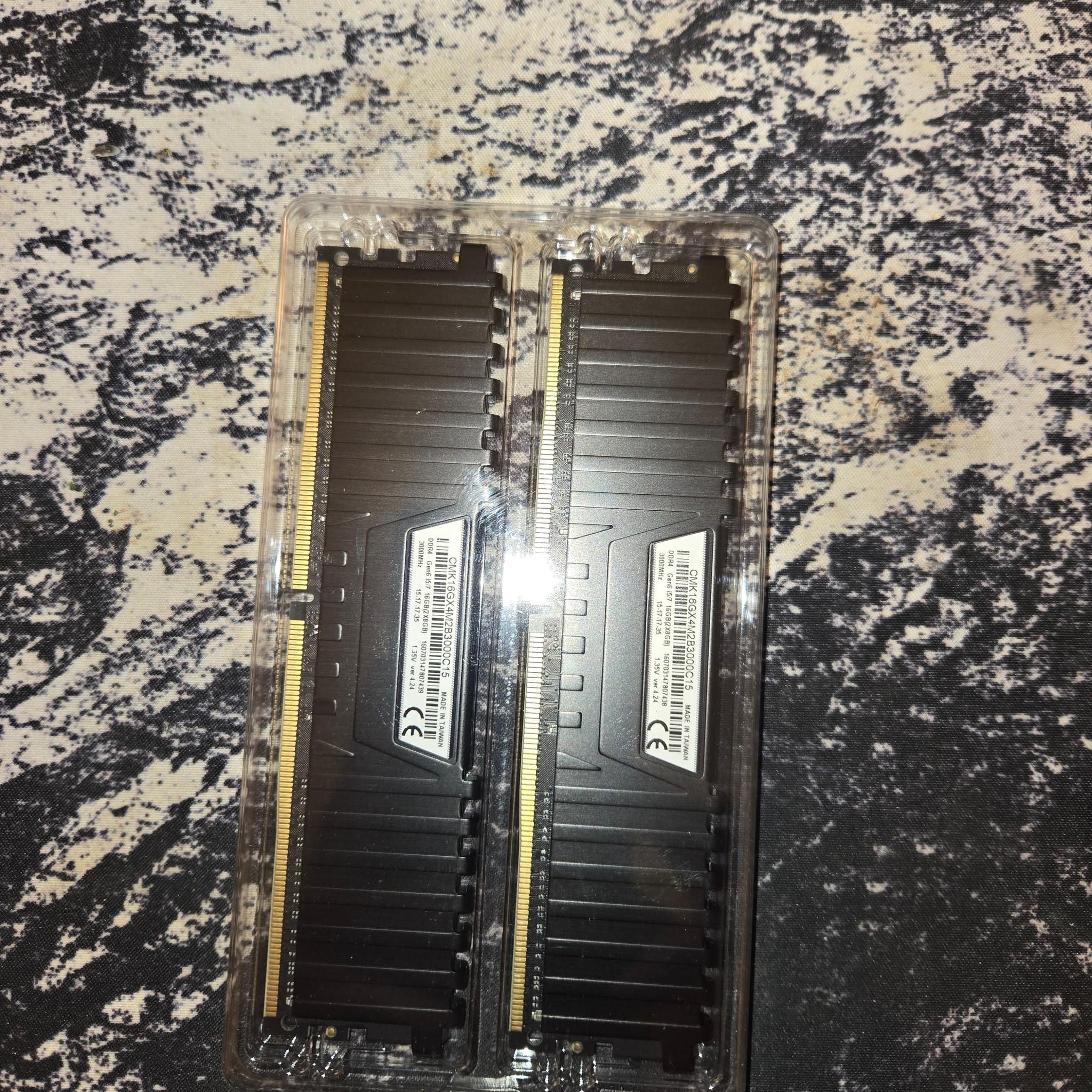 CORSAIR VENGEANCE LPX DDR4 2X8 GB (16 GB) 3000 MHz